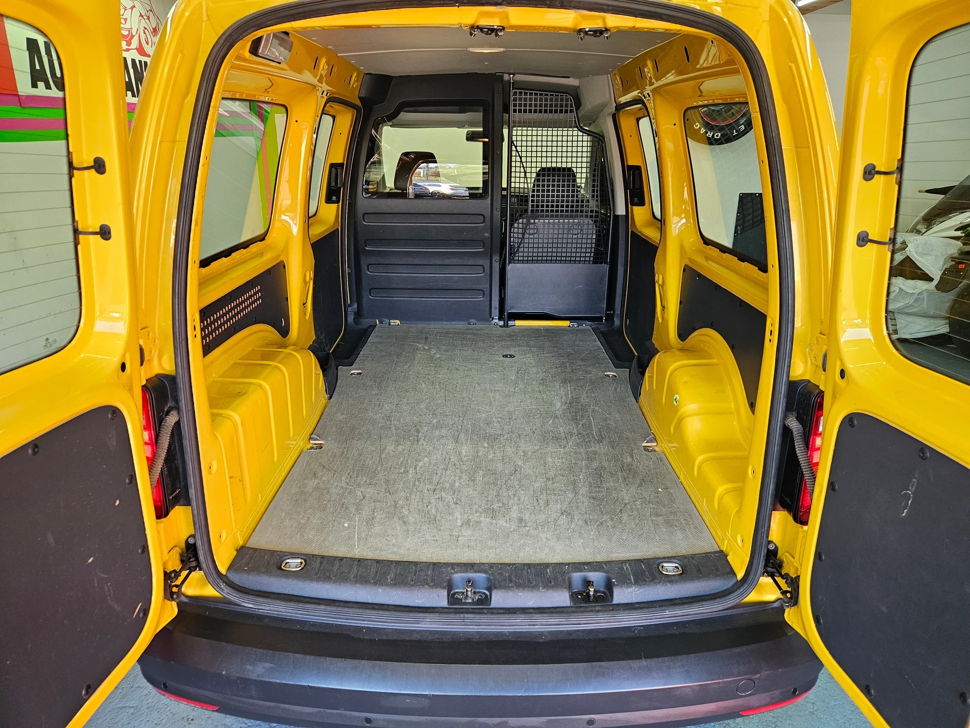 VW Caddy Maxi 2.0TDI 4Motion-image-13