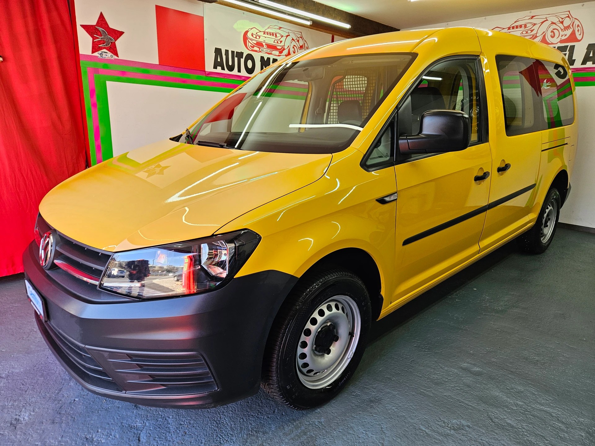 VW Caddy Maxi 2.0TDI 4Motion-image-1