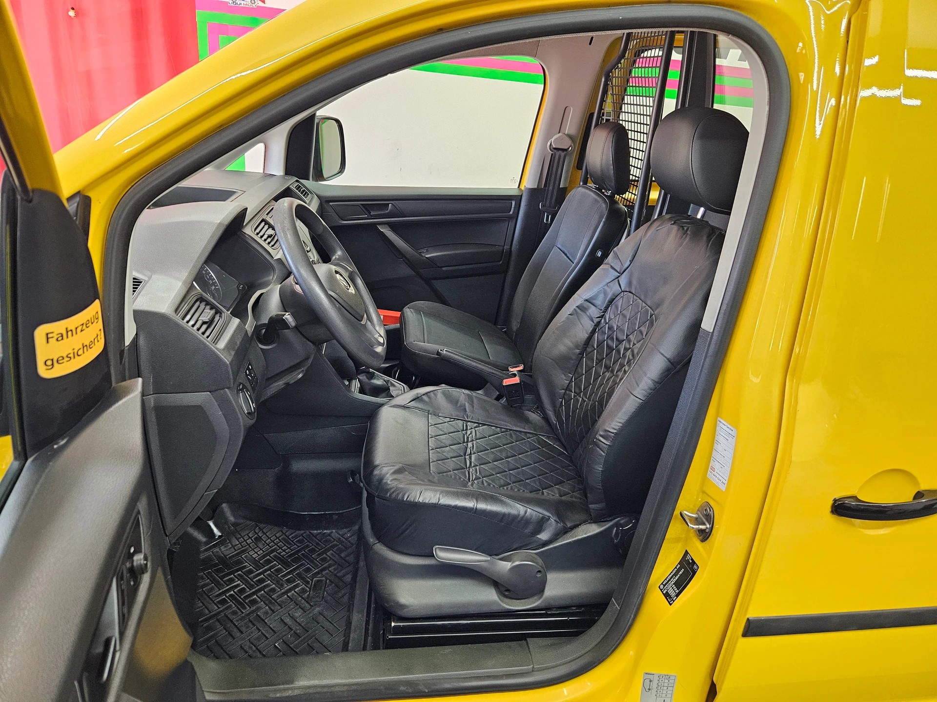VW Caddy Maxi 2.0TDI 4Motion-image-9