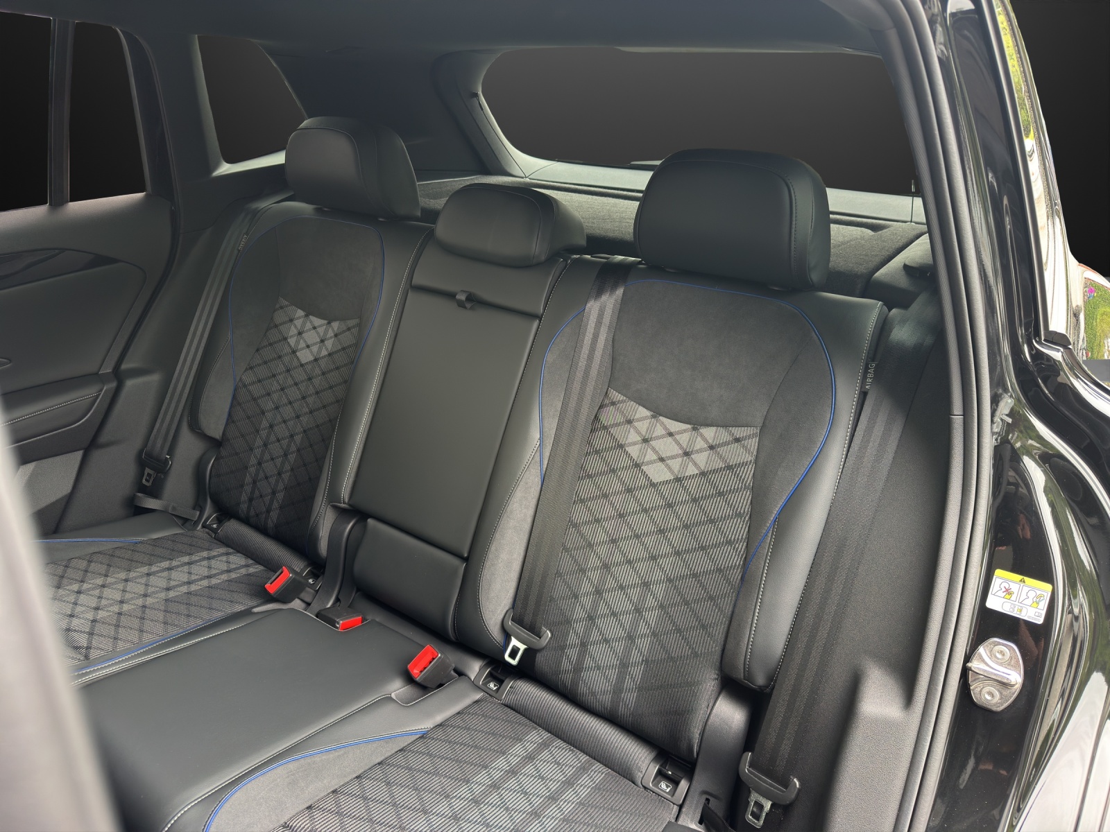 VW Tiguan 2.0 TDI SCR R-Line 4Motion DSG-image-8