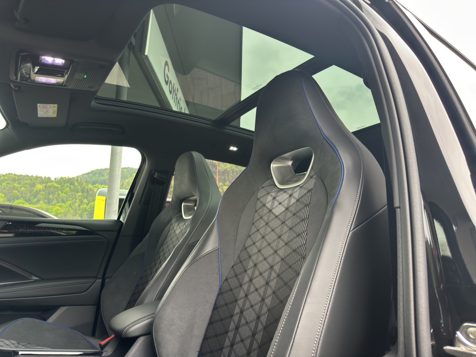 VW Tiguan 2.0 TDI SCR R-Line 4Motion DSG-image-15