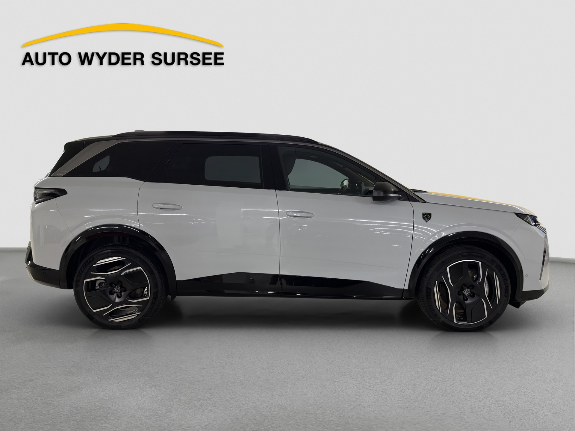 PEUGEOT 5008 e-Launch Edition AWD-image-6