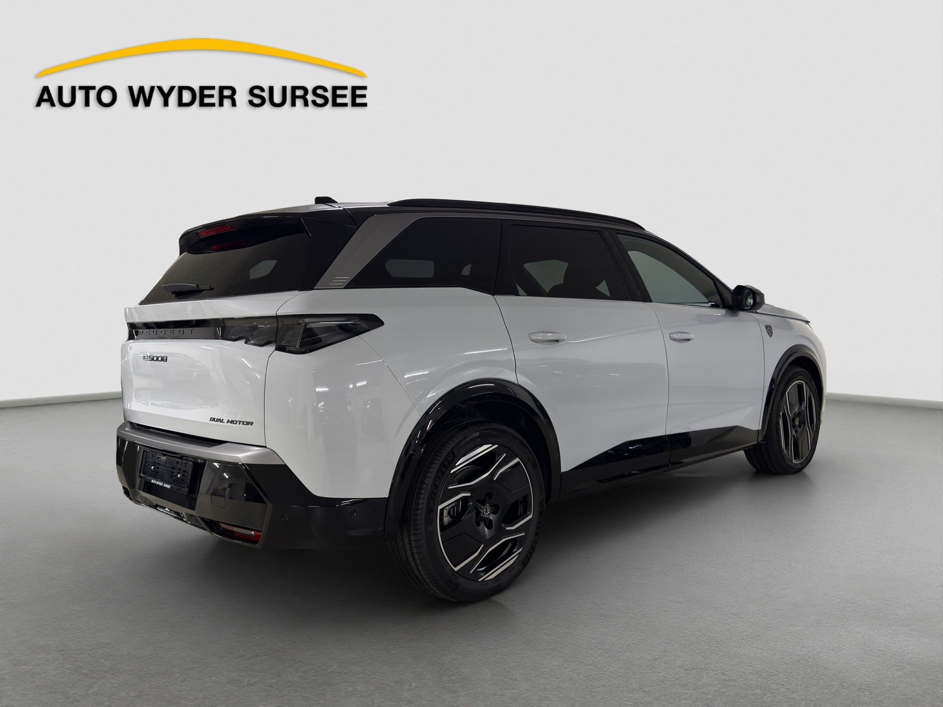PEUGEOT 5008 e-Launch Edition AWD-image-5