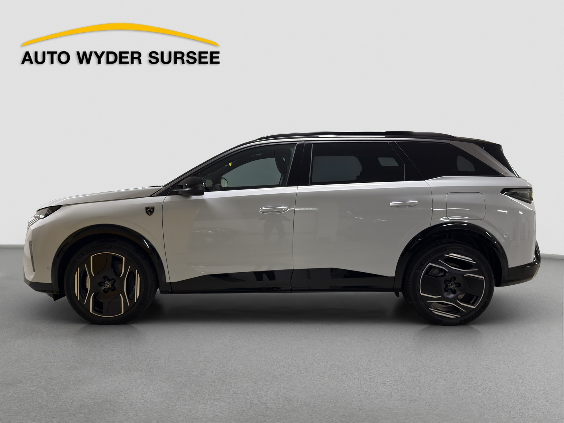 PEUGEOT 5008 e-Launch Edition AWD-image-2