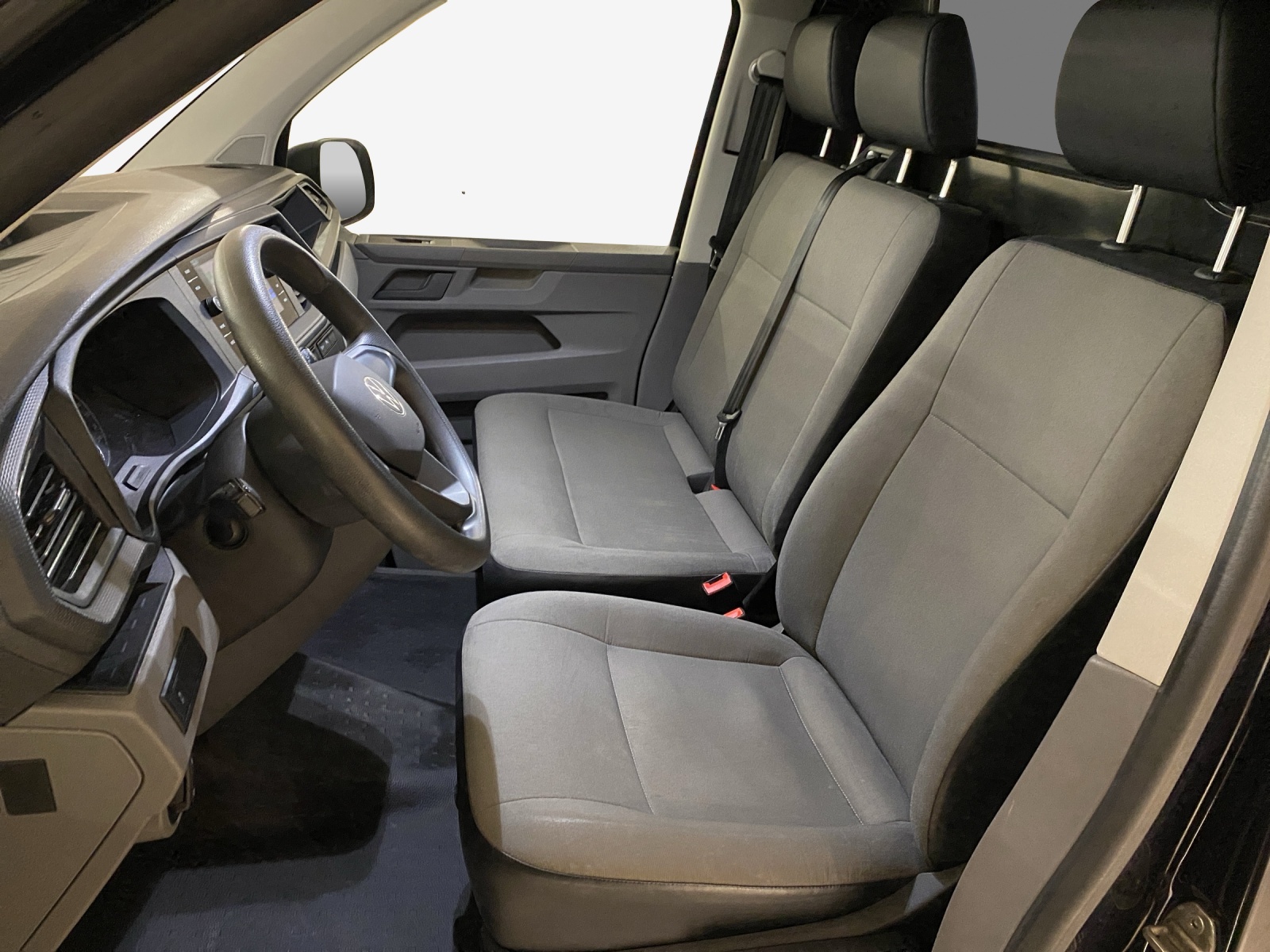 VW T6.1 2.0 TDI 4Motion DSG-image-11