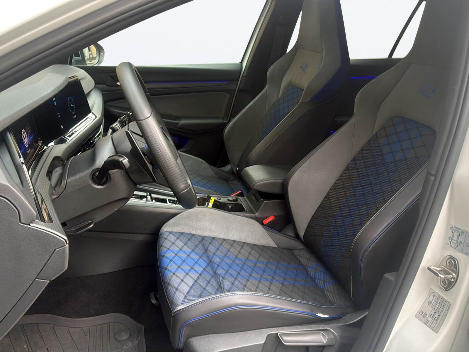 VW Golf 2.0 TSI R DSG 4Motion-image-9