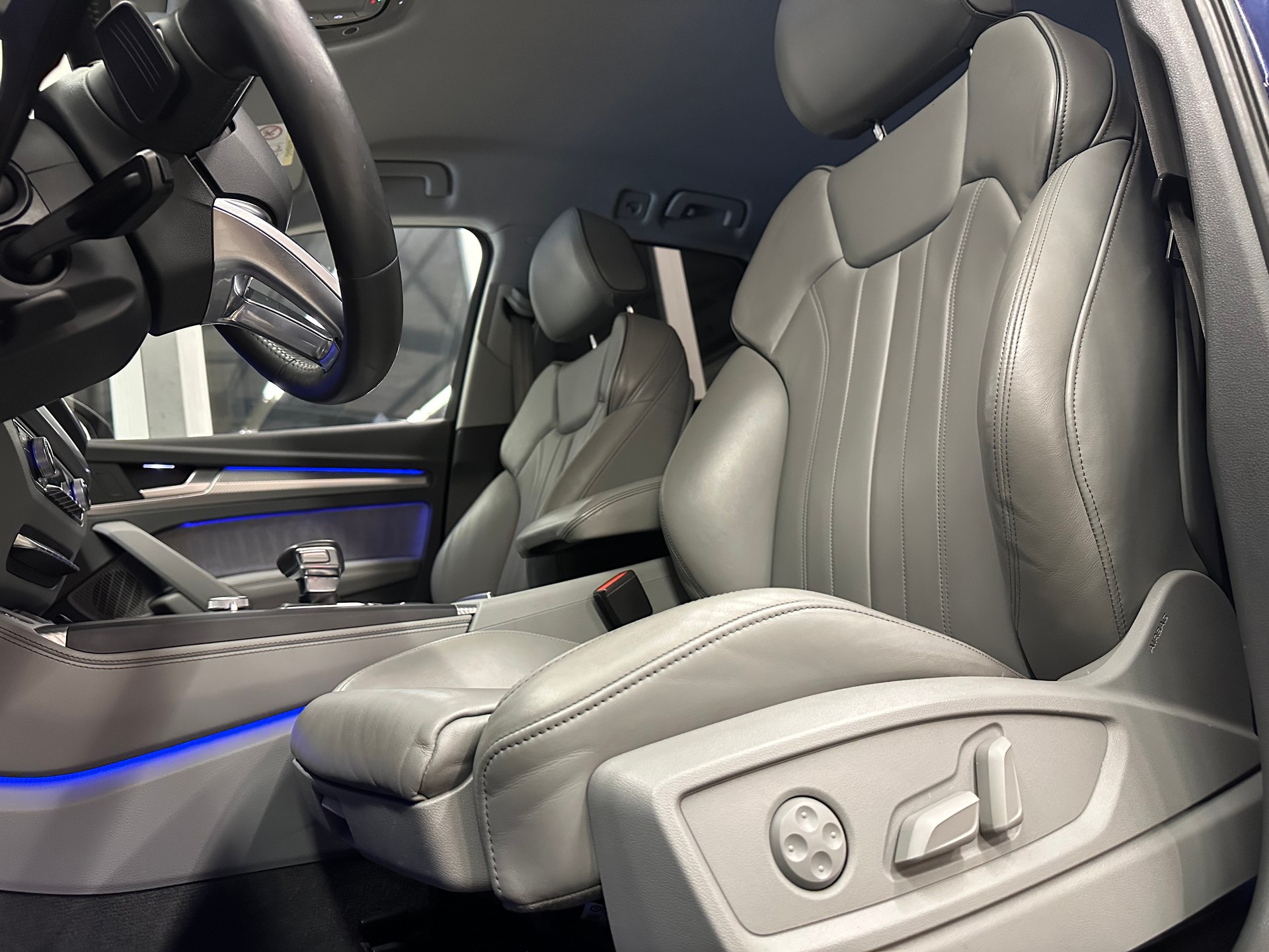 AUDI Q5 2.0 TFSI design quattro S-tronic *S-LINE*-image-4