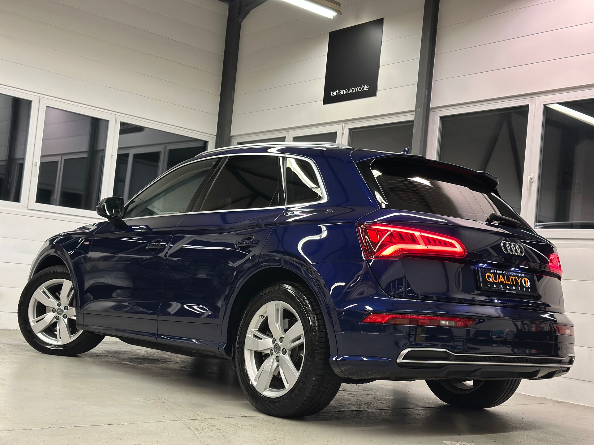 AUDI Q5 2.0 TFSI design quattro S-tronic *S-LINE*-image-1