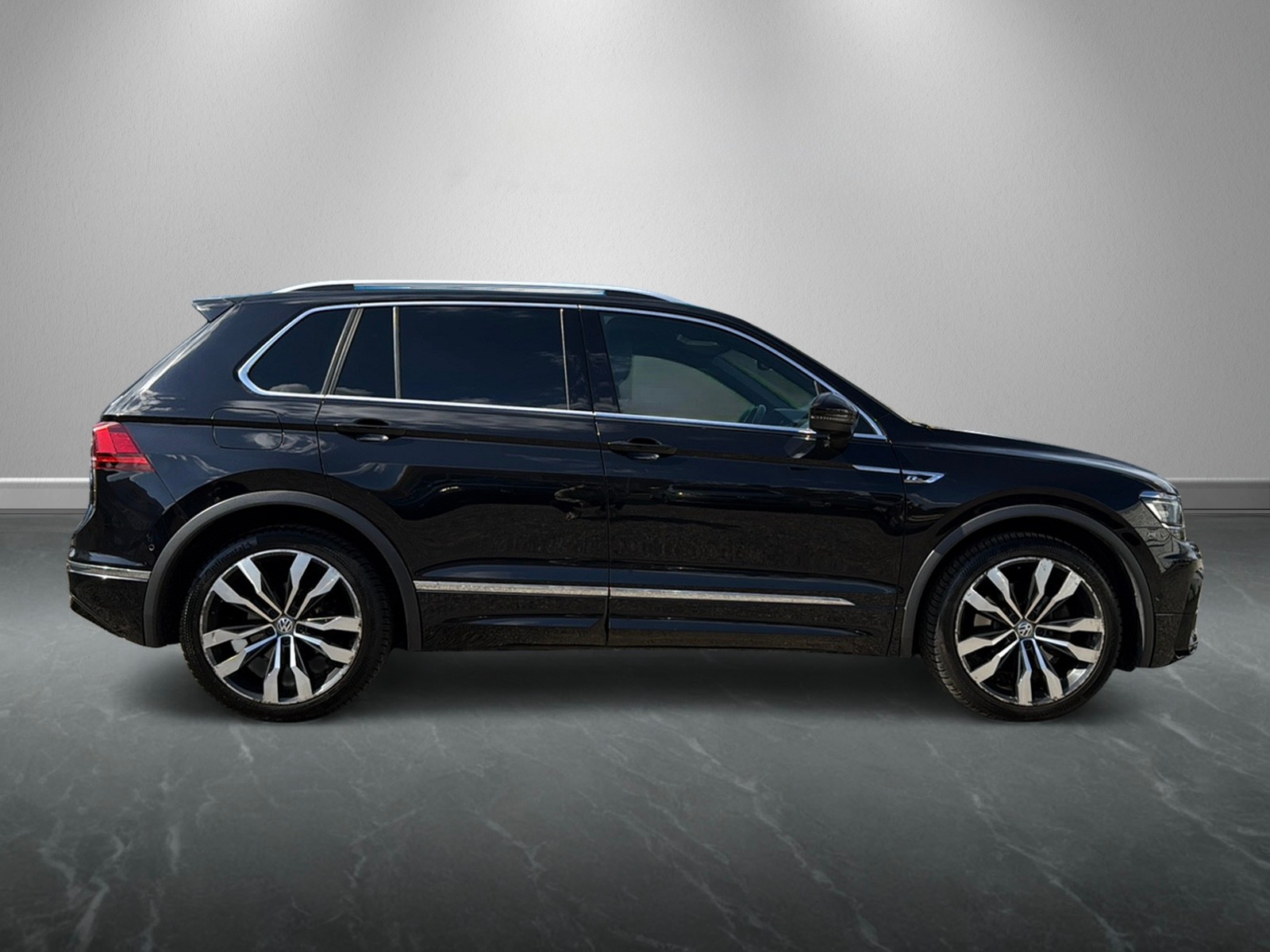 VW Tiguan 2.0 TDI SCR Highline 4Motion DSG-image-5