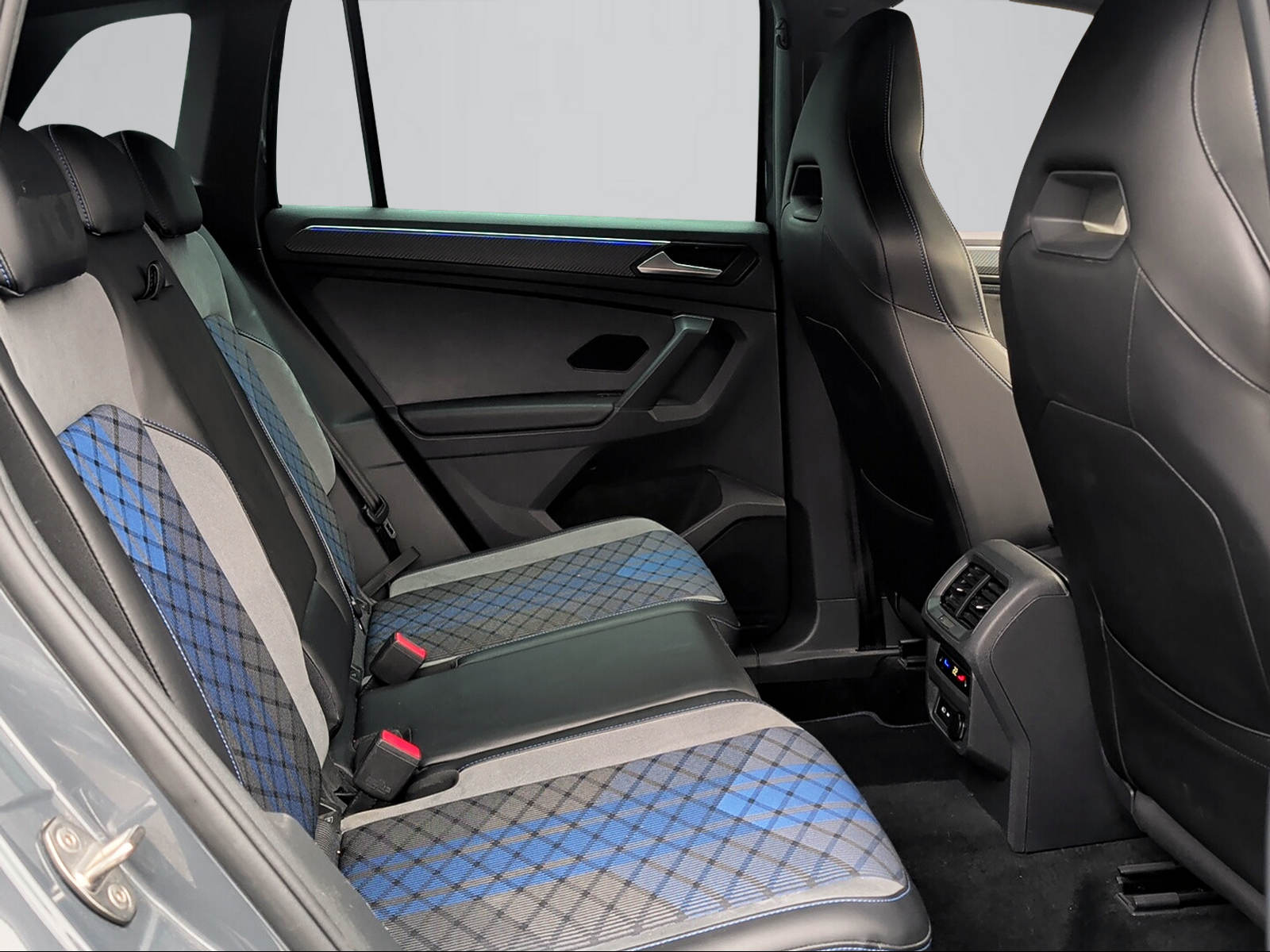 VW Tiguan 2.0TSI R 4Motion DSG-image-7