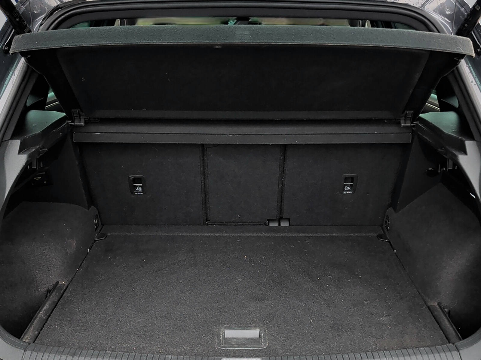 VW Tiguan 2.0TSI R 4Motion DSG-image-8