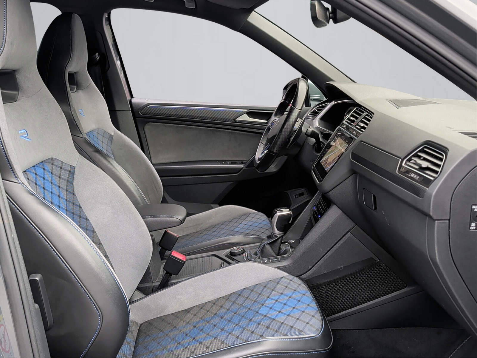 VW Tiguan 2.0TSI R 4Motion DSG-image-6