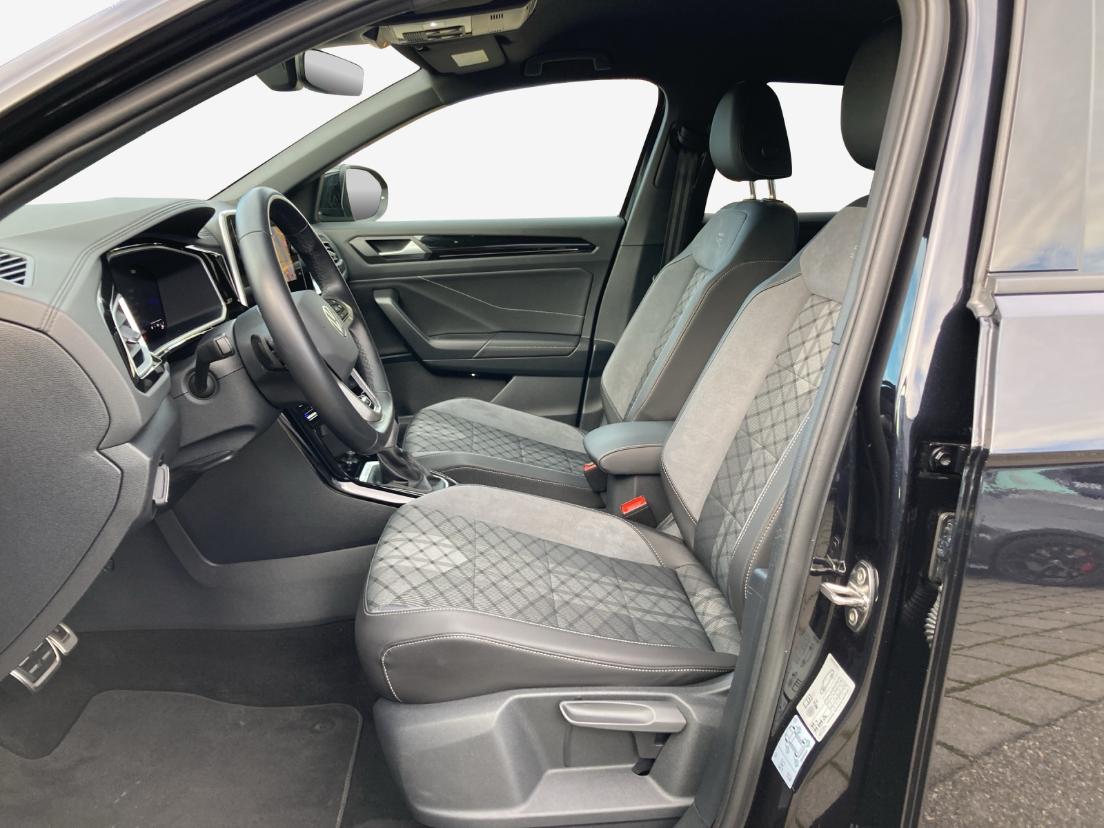 VW T-Roc 2.0 TSI R-Line DSG 4Motion-image-7