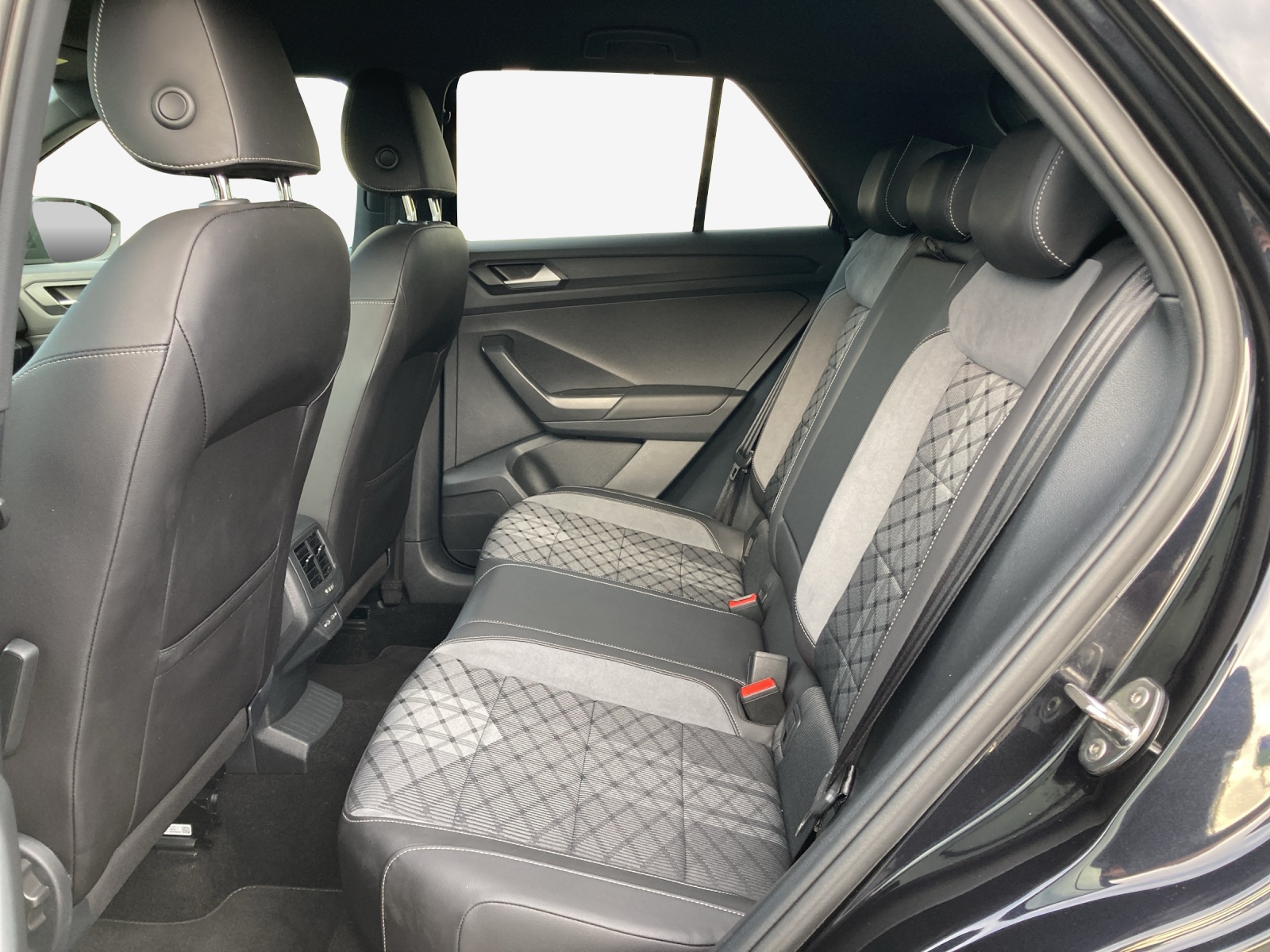 VW T-Roc 2.0 TSI R-Line DSG 4Motion-image-11
