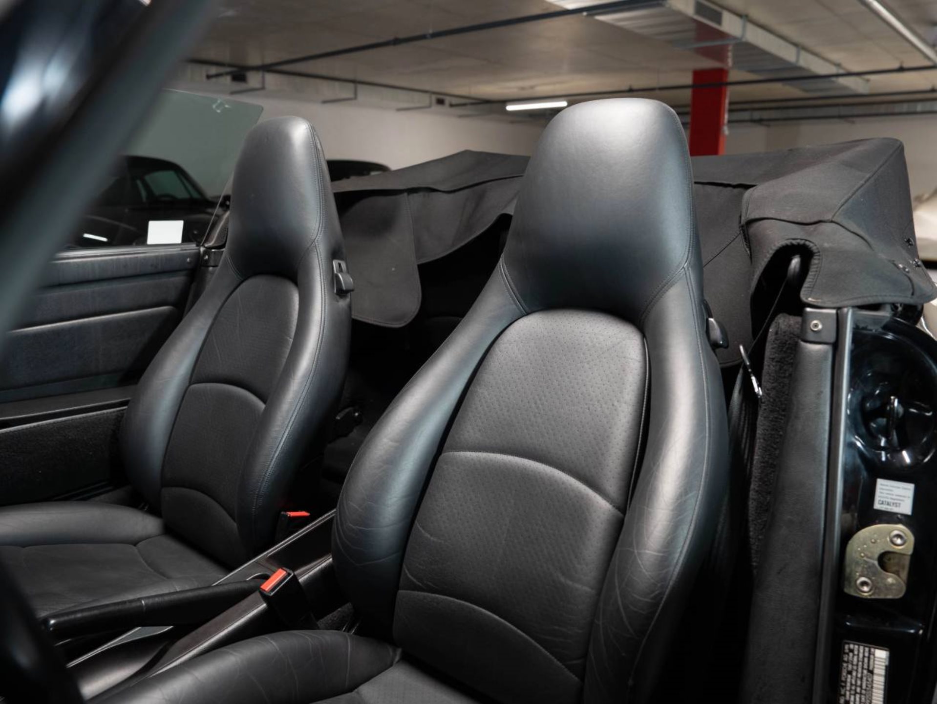 PORSCHE 911 Carrera Cabriolet-image-13