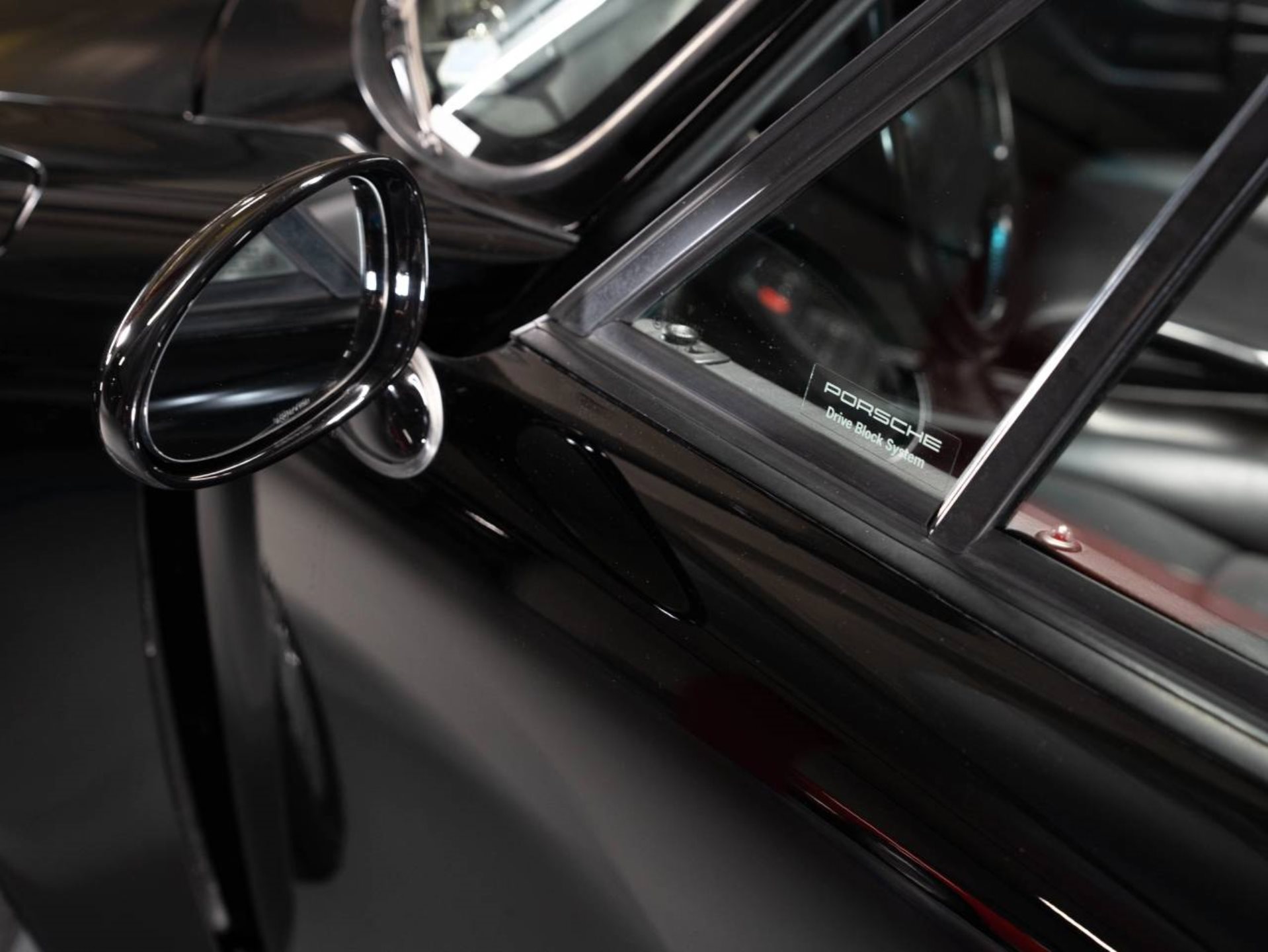 PORSCHE 911 Carrera Cabriolet-image-3