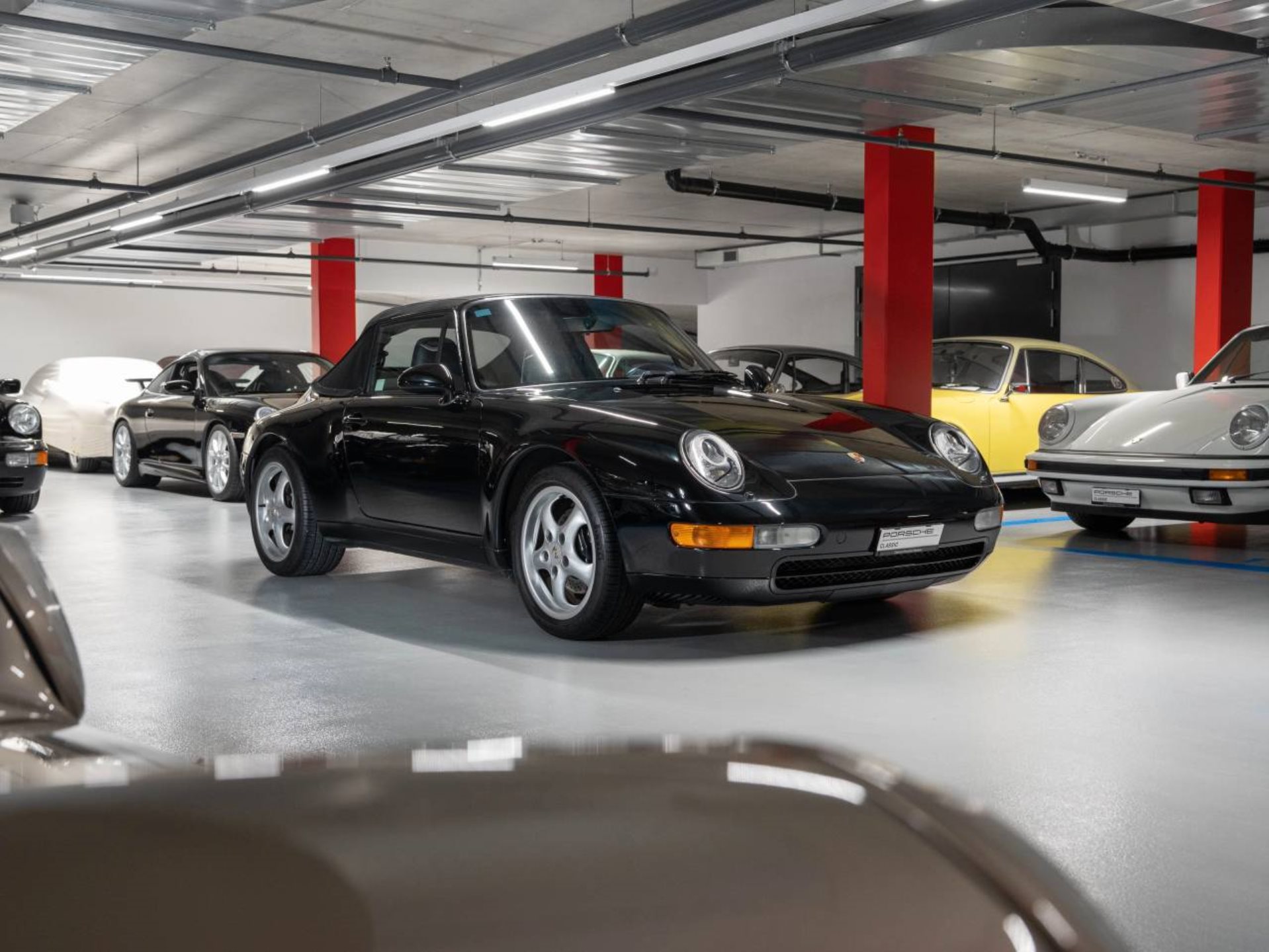PORSCHE 911 Carrera Cabriolet-image-2