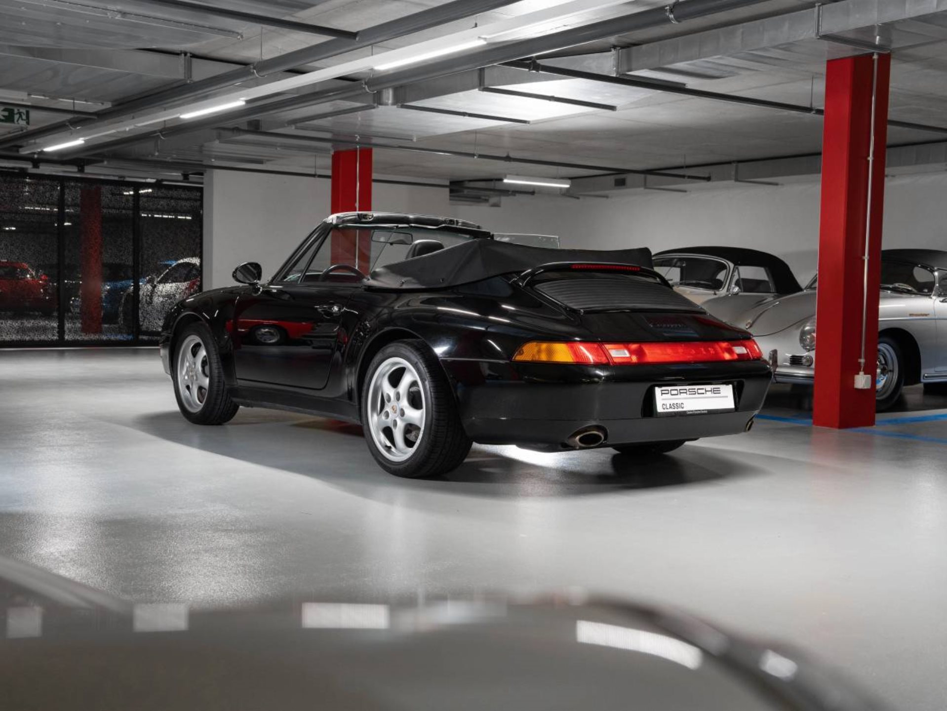 PORSCHE 911 Carrera Cabriolet-image-12