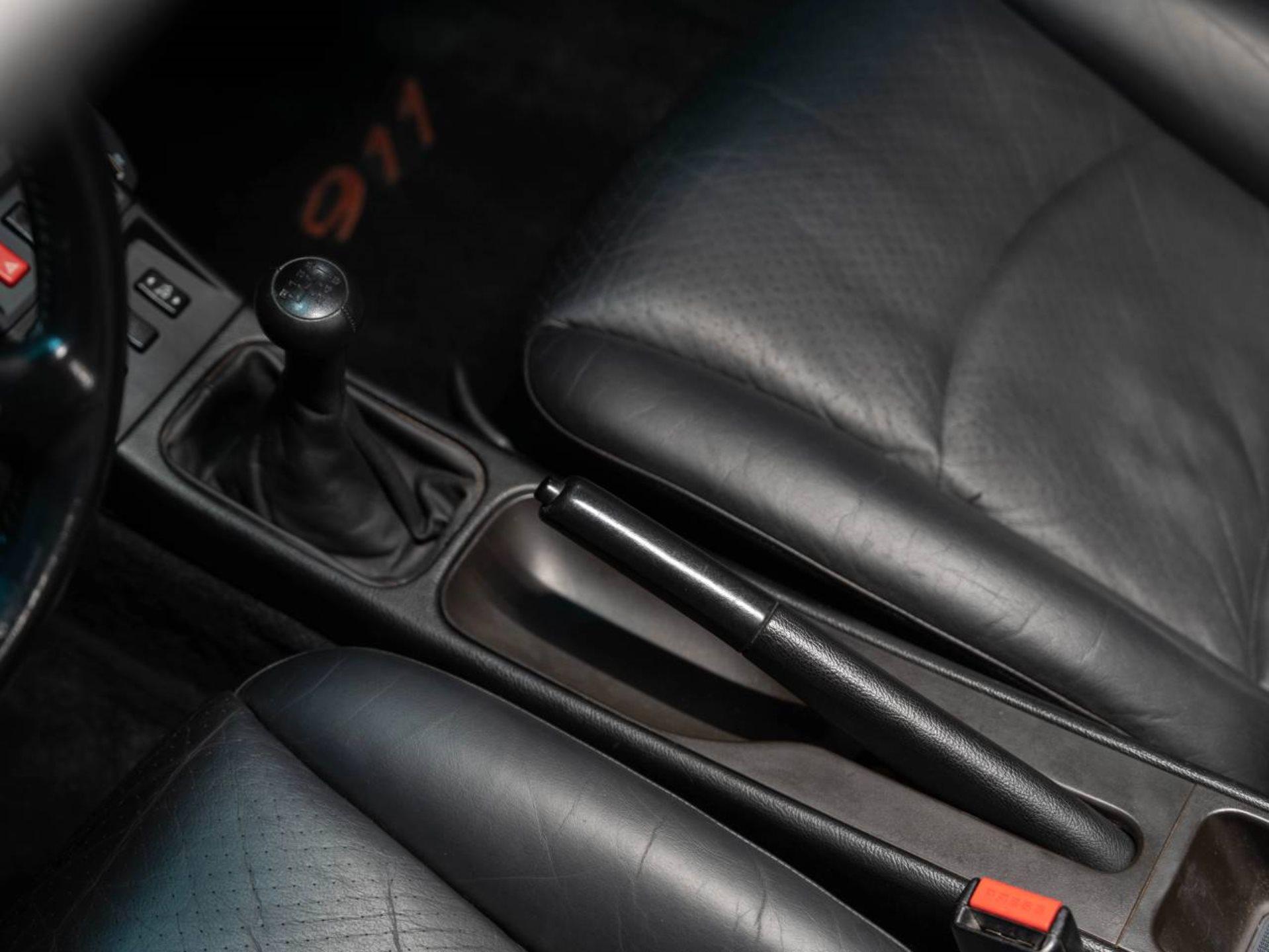 PORSCHE 911 Carrera Cabriolet-image-18