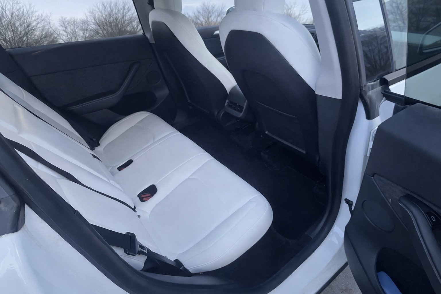 TESLA Model Y Long Range-image-4