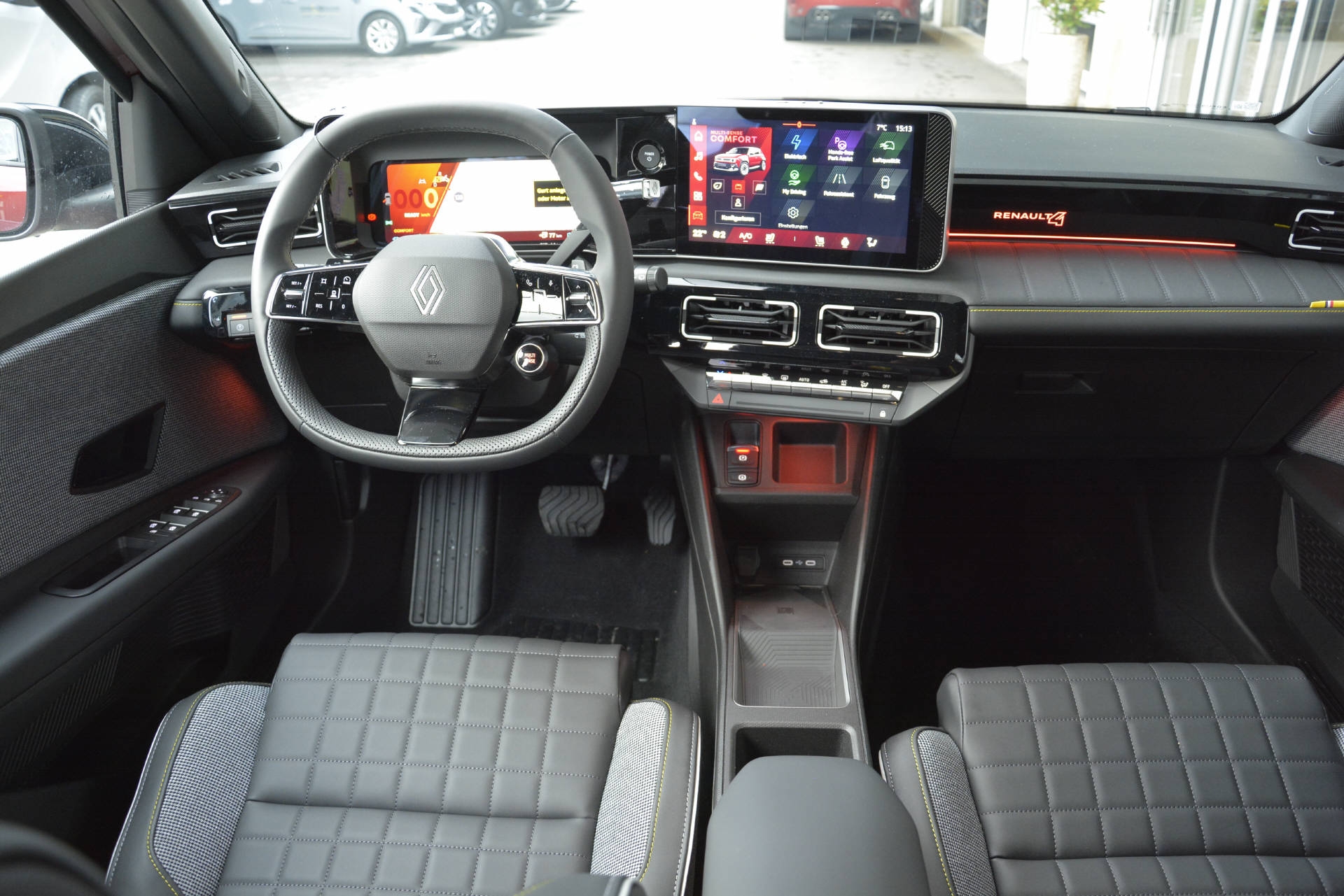 RENAULT R4 E-Tech electric iconic 150 Comfort Range-image-7