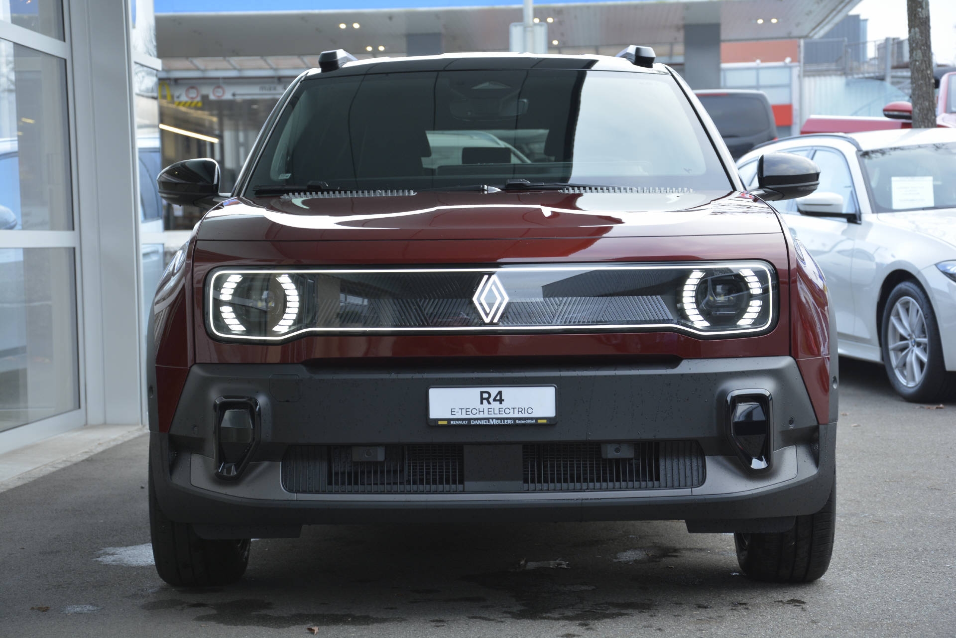 RENAULT R4 E-Tech electric iconic 150 Comfort Range-image-1