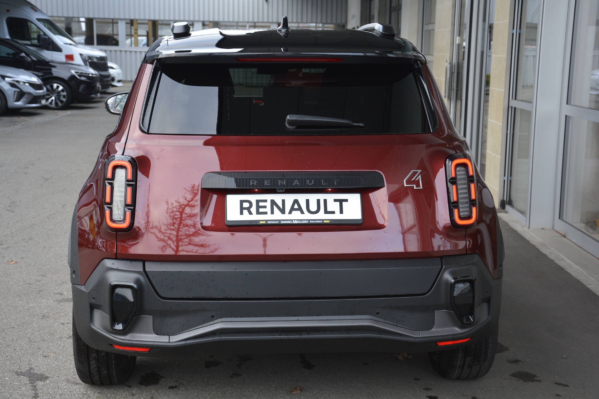 RENAULT R4 E-Tech electric iconic 150 Comfort Range-image-4