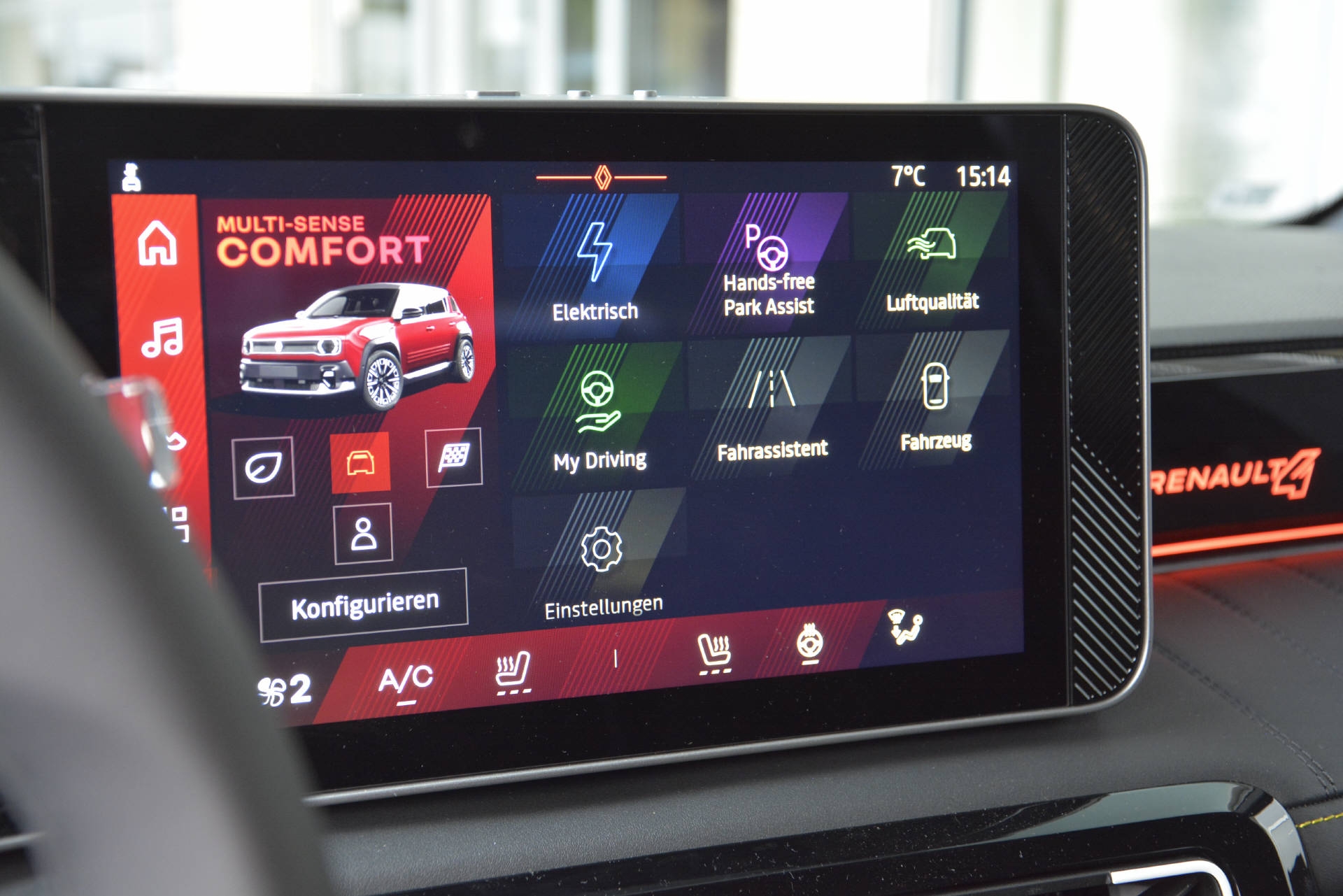 RENAULT R4 E-Tech electric iconic 150 Comfort Range-image-9