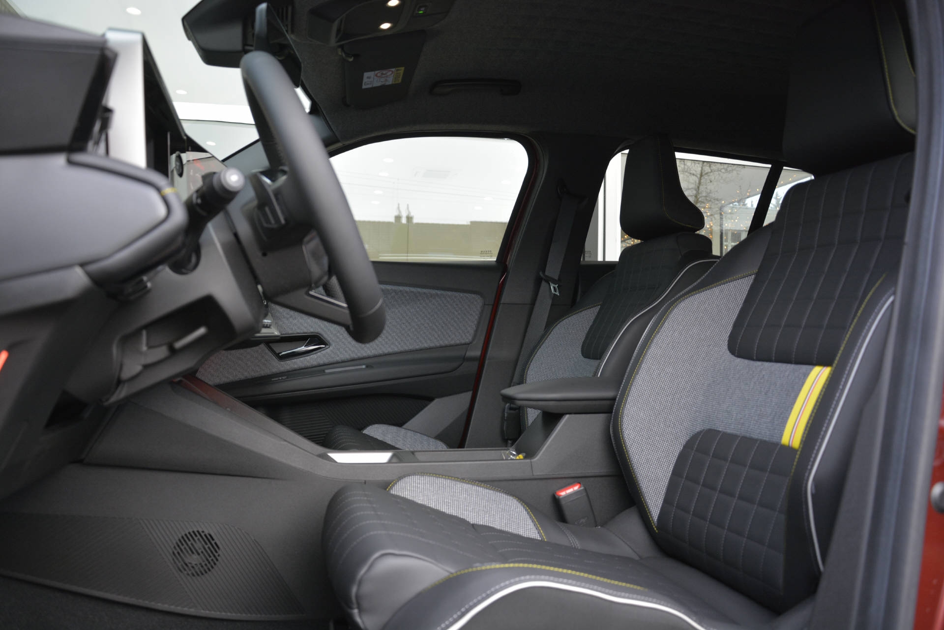 RENAULT R4 E-Tech electric iconic 150 Comfort Range-image-8