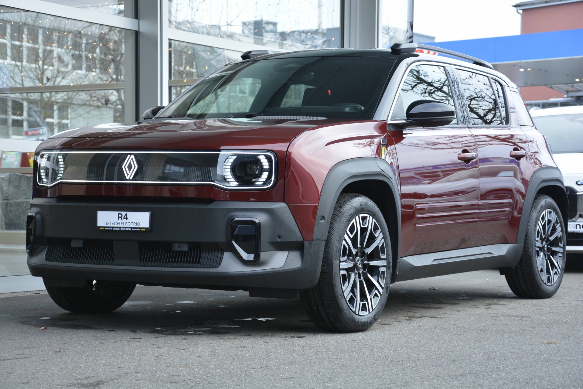 RENAULT R4 E-Tech electric iconic 150 Comfort Range-image-0