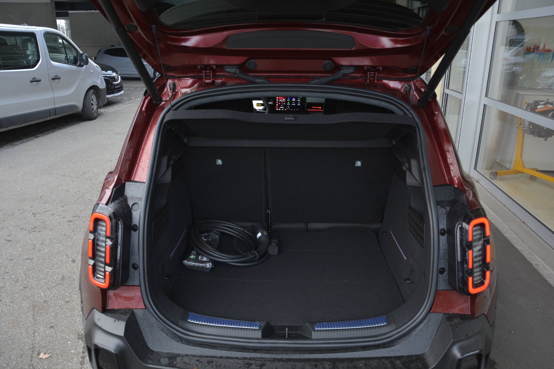 RENAULT R4 E-Tech electric iconic 150 Comfort Range-image-5