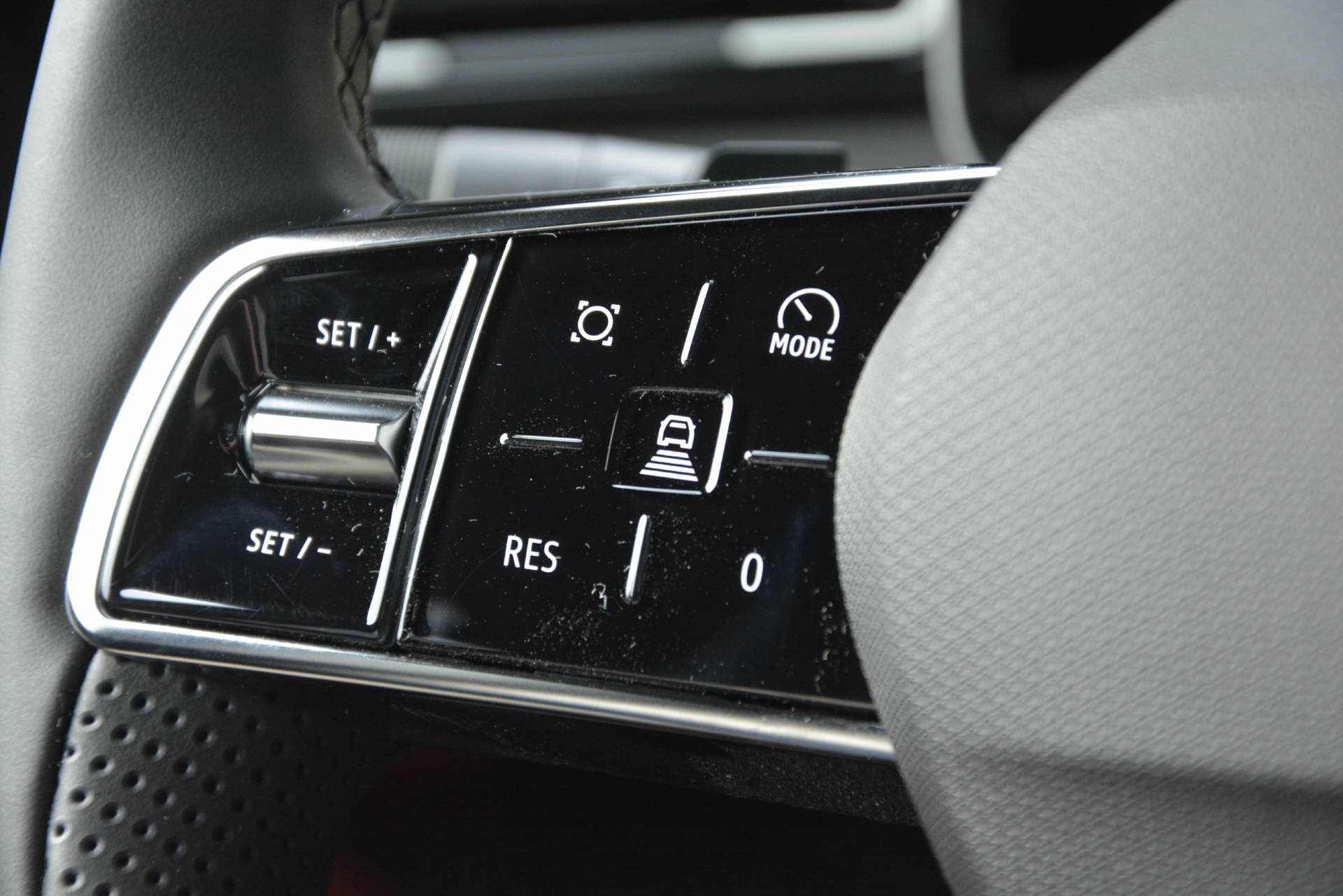 RENAULT R4 E-Tech electric iconic 150 Comfort Range-image-10