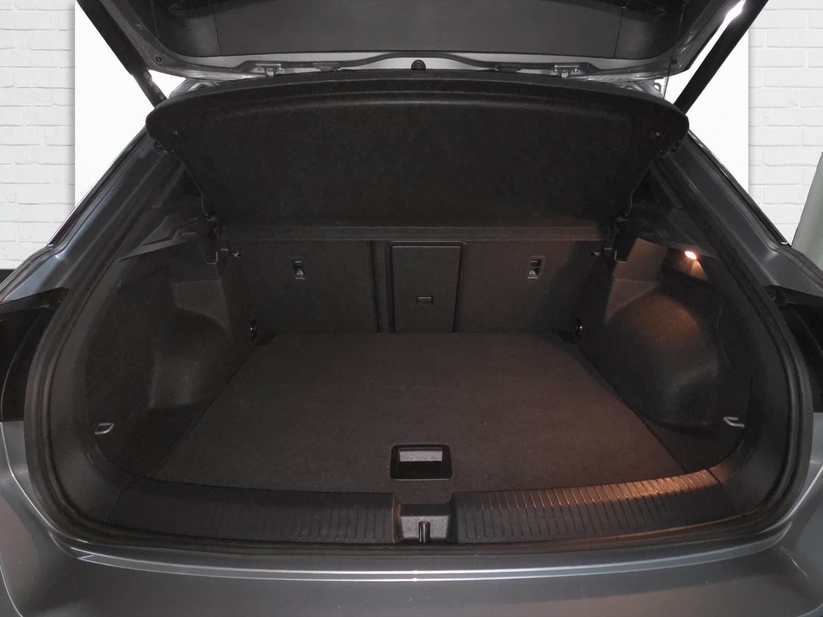 VW T-Roc 2.0 TSI R-Line DSG 4Motion-image-8