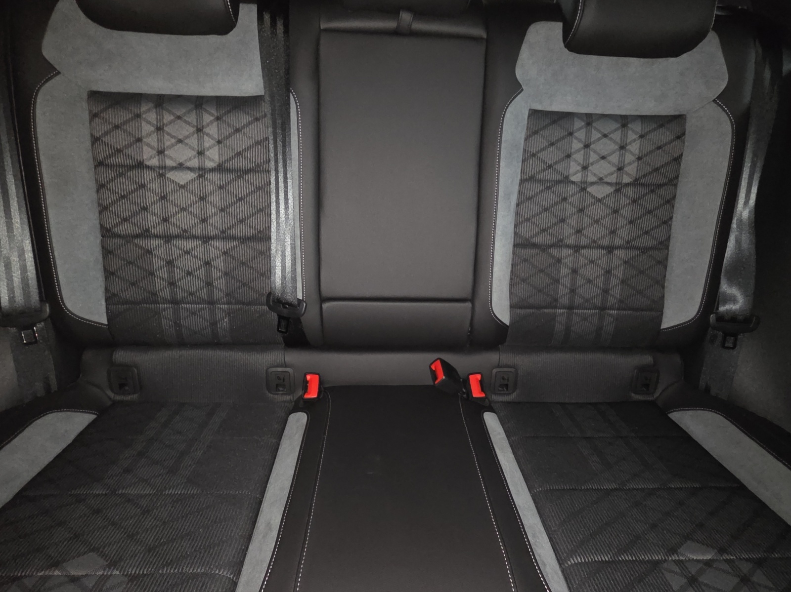 VW T-Roc 2.0 TSI R-Line DSG 4Motion-image-7
