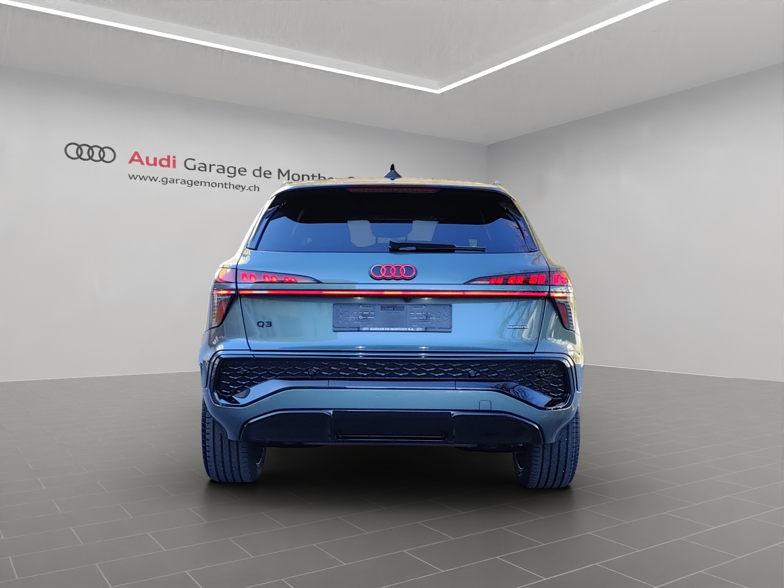AUDI Q3 SUV TFSI quattro 195 kW S tronic-image-3