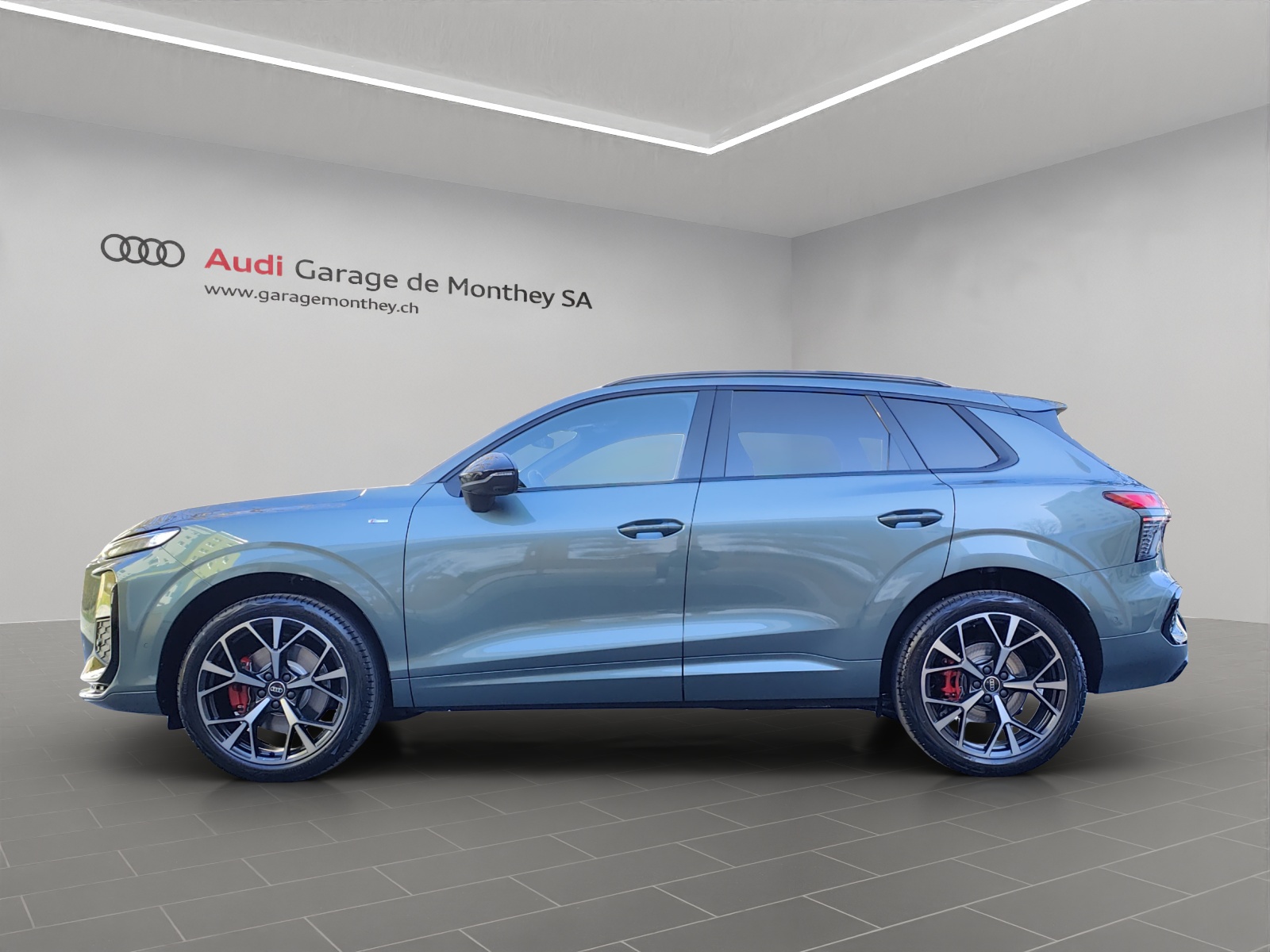 AUDI Q3 SUV TFSI quattro 195 kW S tronic-image-1