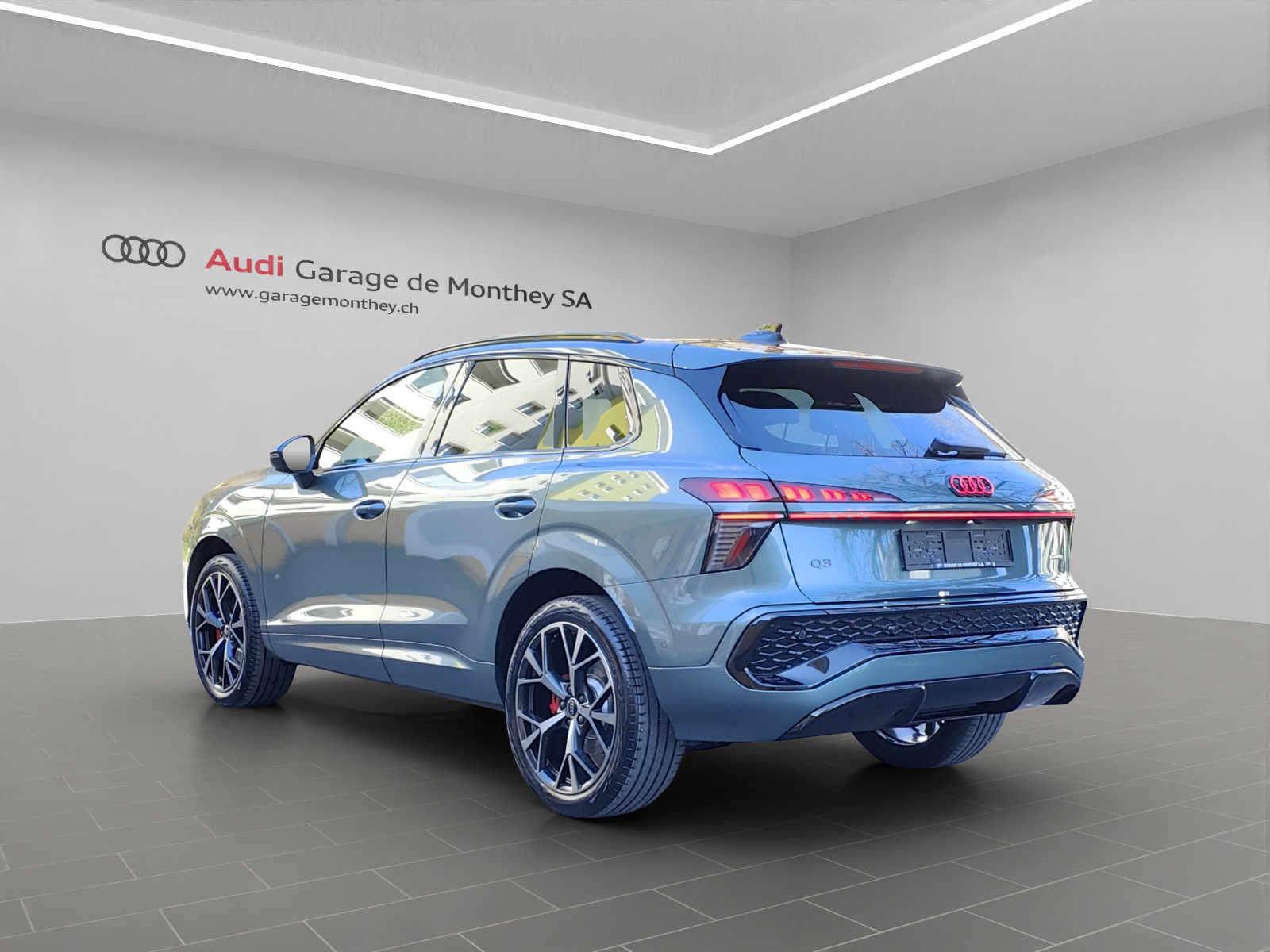 AUDI Q3 SUV TFSI quattro 195 kW S tronic-image-2