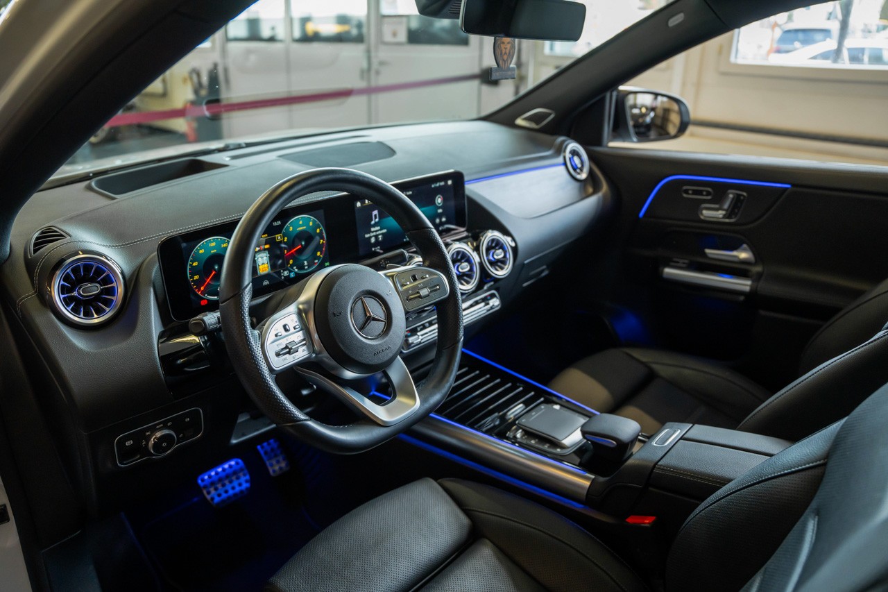 MERCEDES-BENZ GLA 250 4Matic AMG Line 8G-DCT-image-11