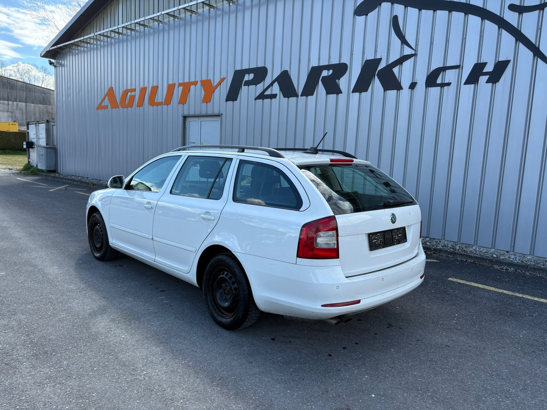 SKODA Octavia Combi 1.6 TDI Elegance 4x4-image-6