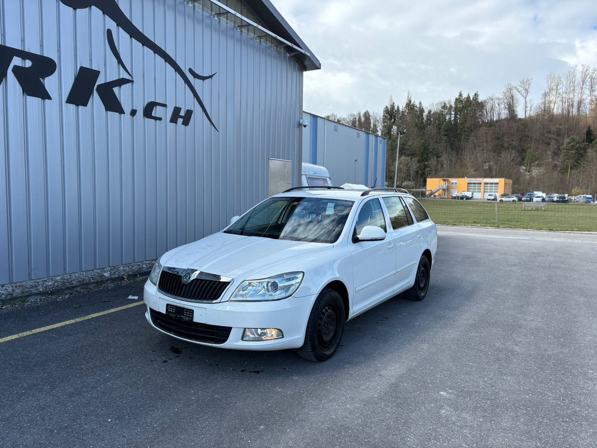 SKODA Octavia Combi 1.6 TDI Elegance 4x4-image-0