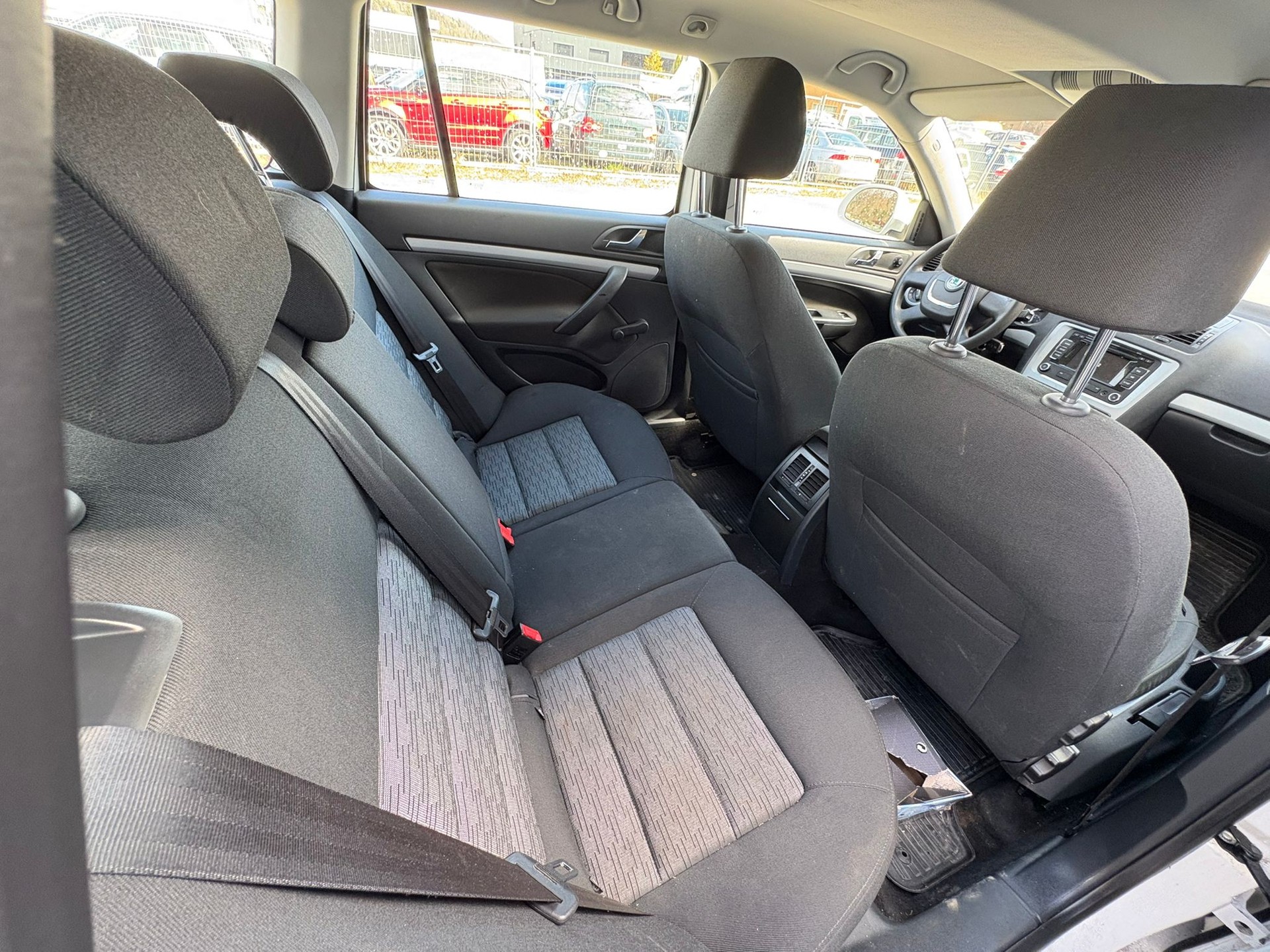 SKODA Octavia Combi 1.6 TDI Elegance 4x4-image-4