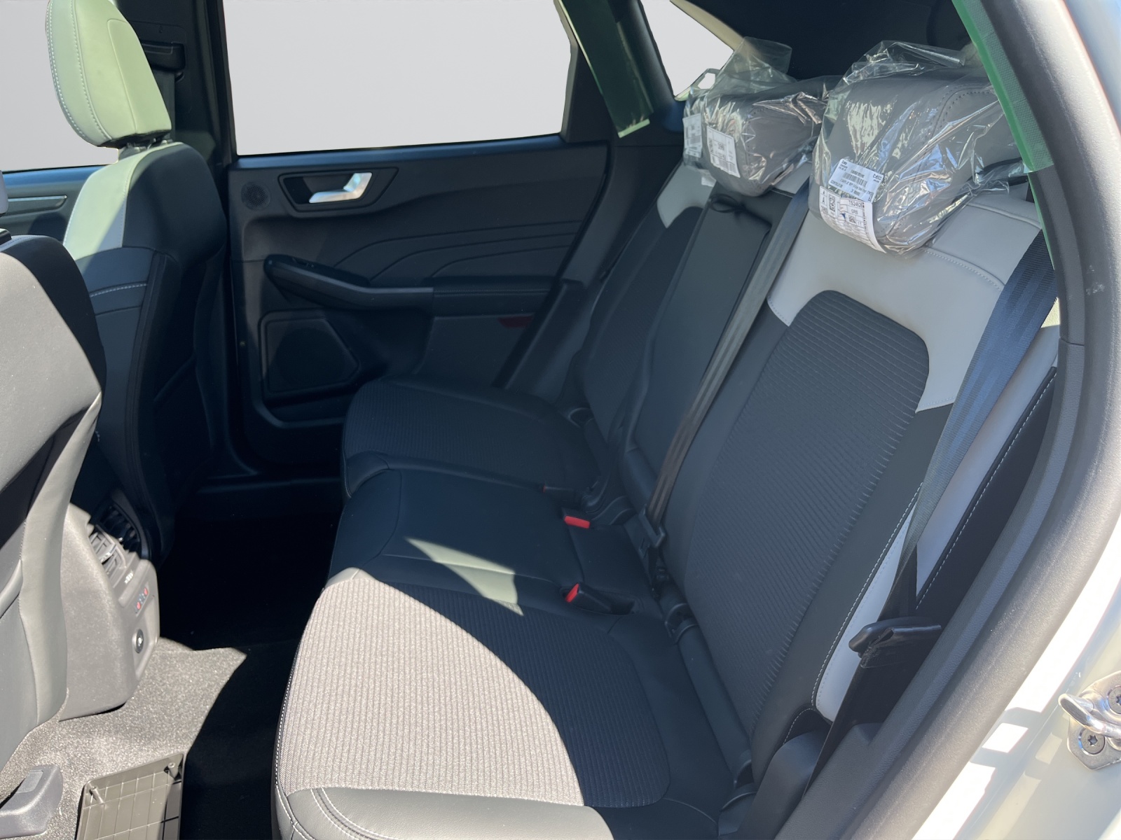 FORD Kuga 2.5 PHEV Sound Edition FWD-image-8