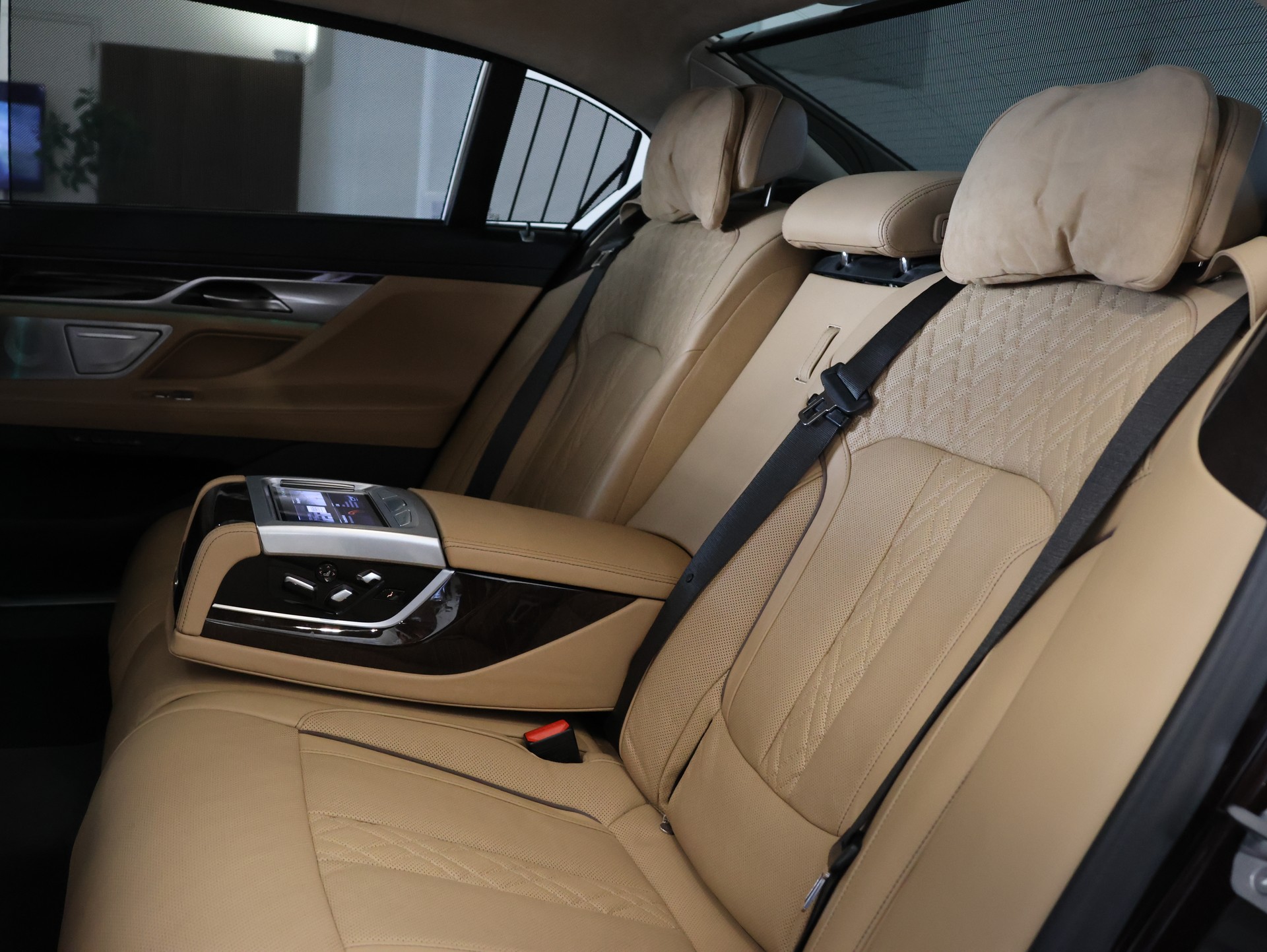 BMW 745Le xDrive Steptronic *MASSAGESITZE* *BOWERS & WILKINS DIAMONDS* *SKY LOUNGE*-image-32