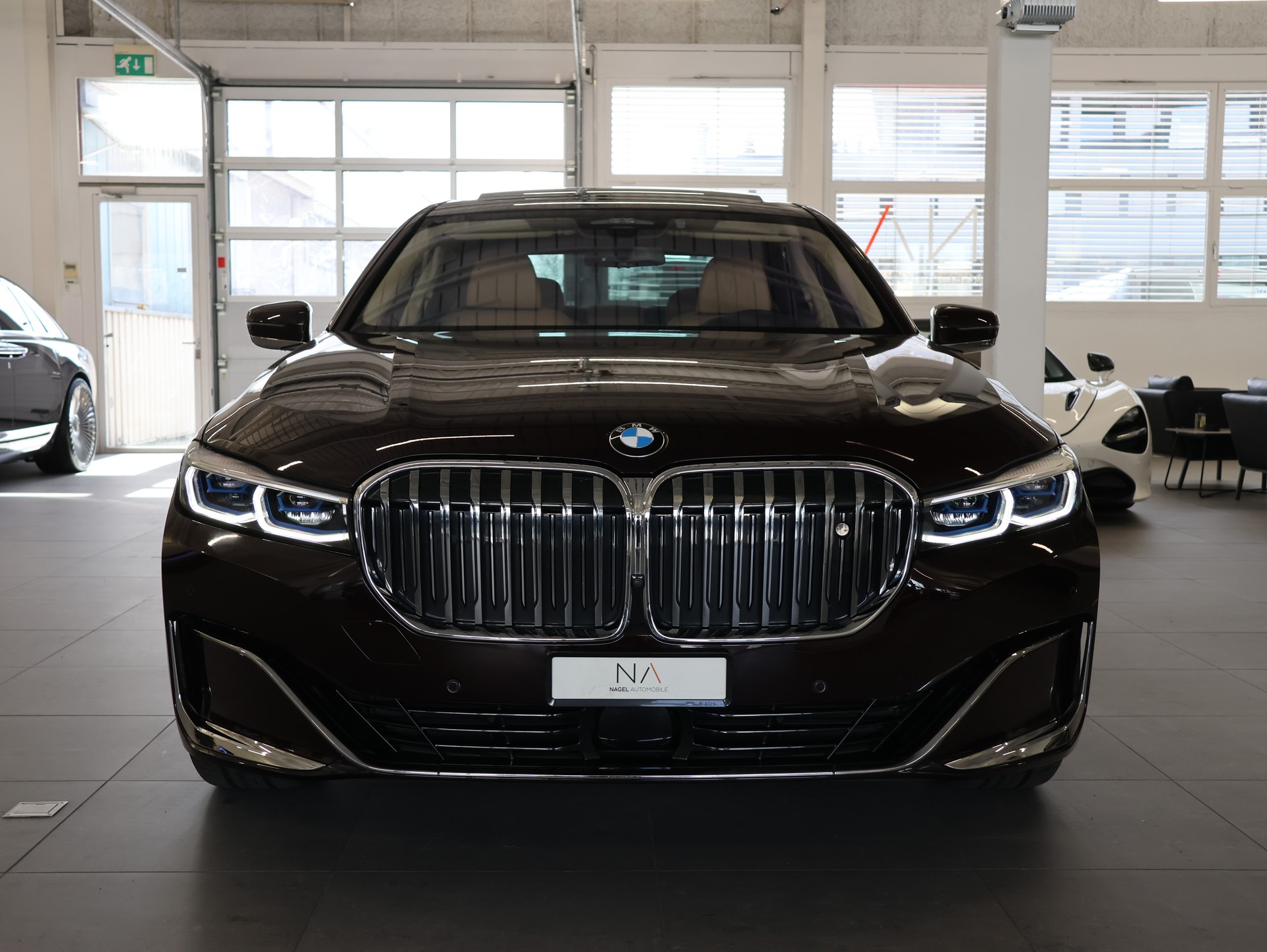 BMW 745Le xDrive Steptronic *MASSAGESITZE* *BOWERS & WILKINS DIAMONDS* *SKY LOUNGE*-showroom-element-2