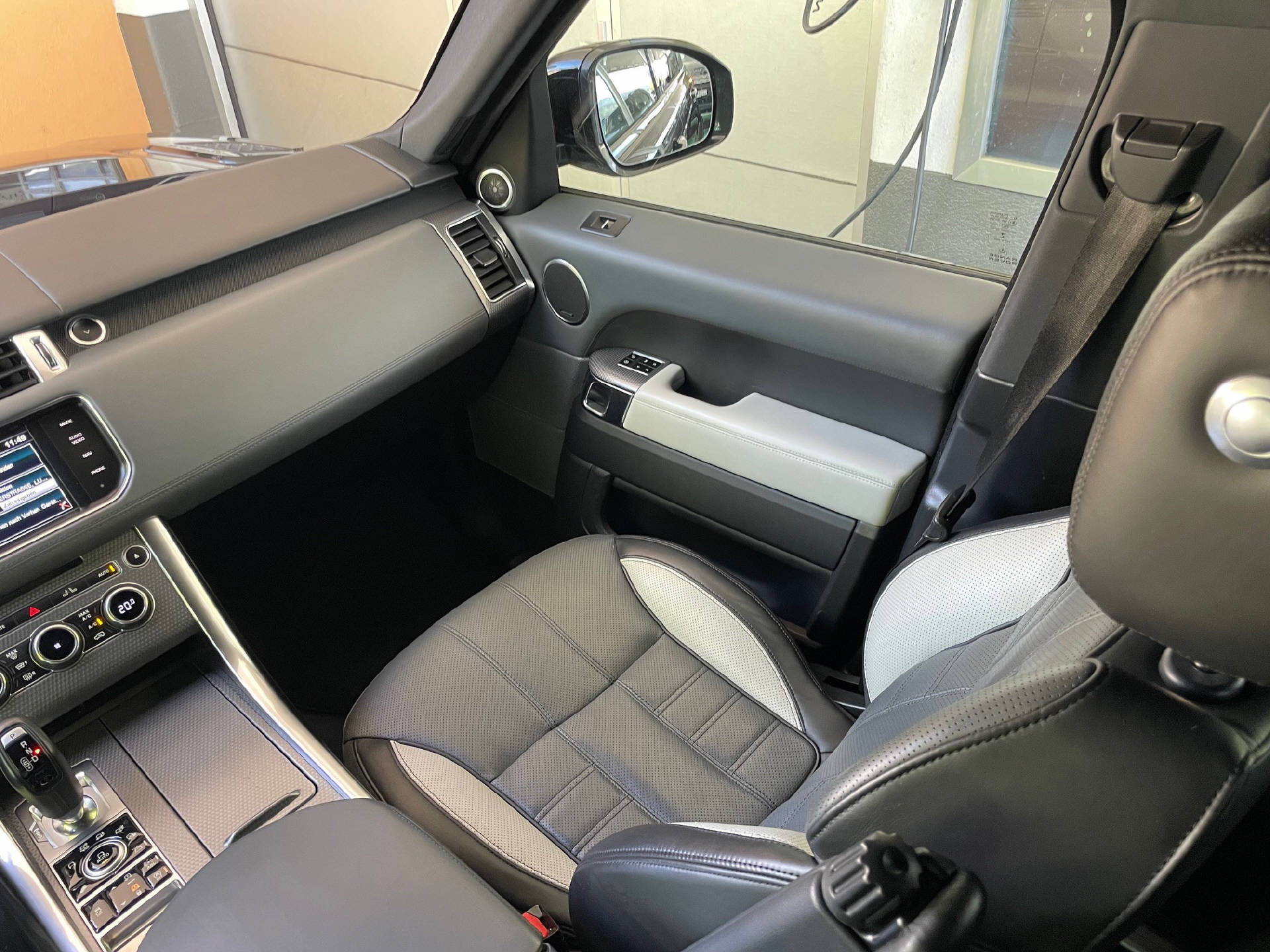 LAND ROVER Range Rover Sport 3.0 SDV6 Autobiography Dynamic-image-16