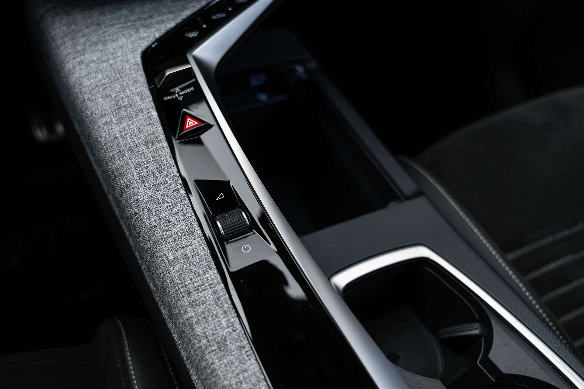 PEUGEOT 3008 136 e-DCS6 Hybrid GT-image-25