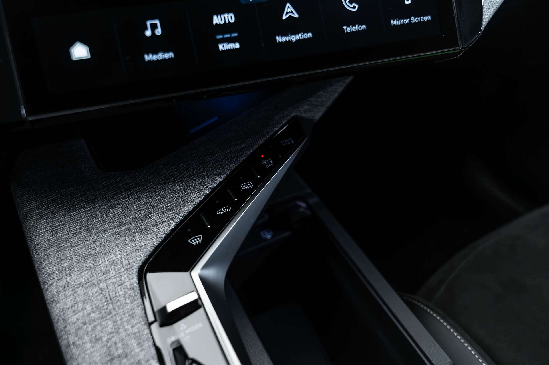 PEUGEOT 3008 136 e-DCS6 Hybrid GT-image-24