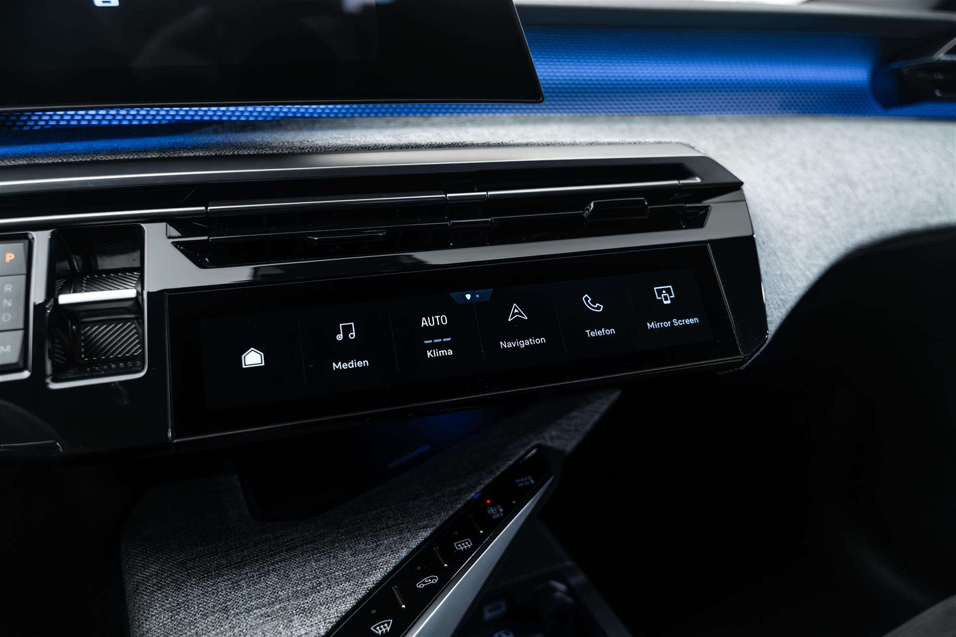 PEUGEOT 3008 136 e-DCS6 Hybrid GT-image-23