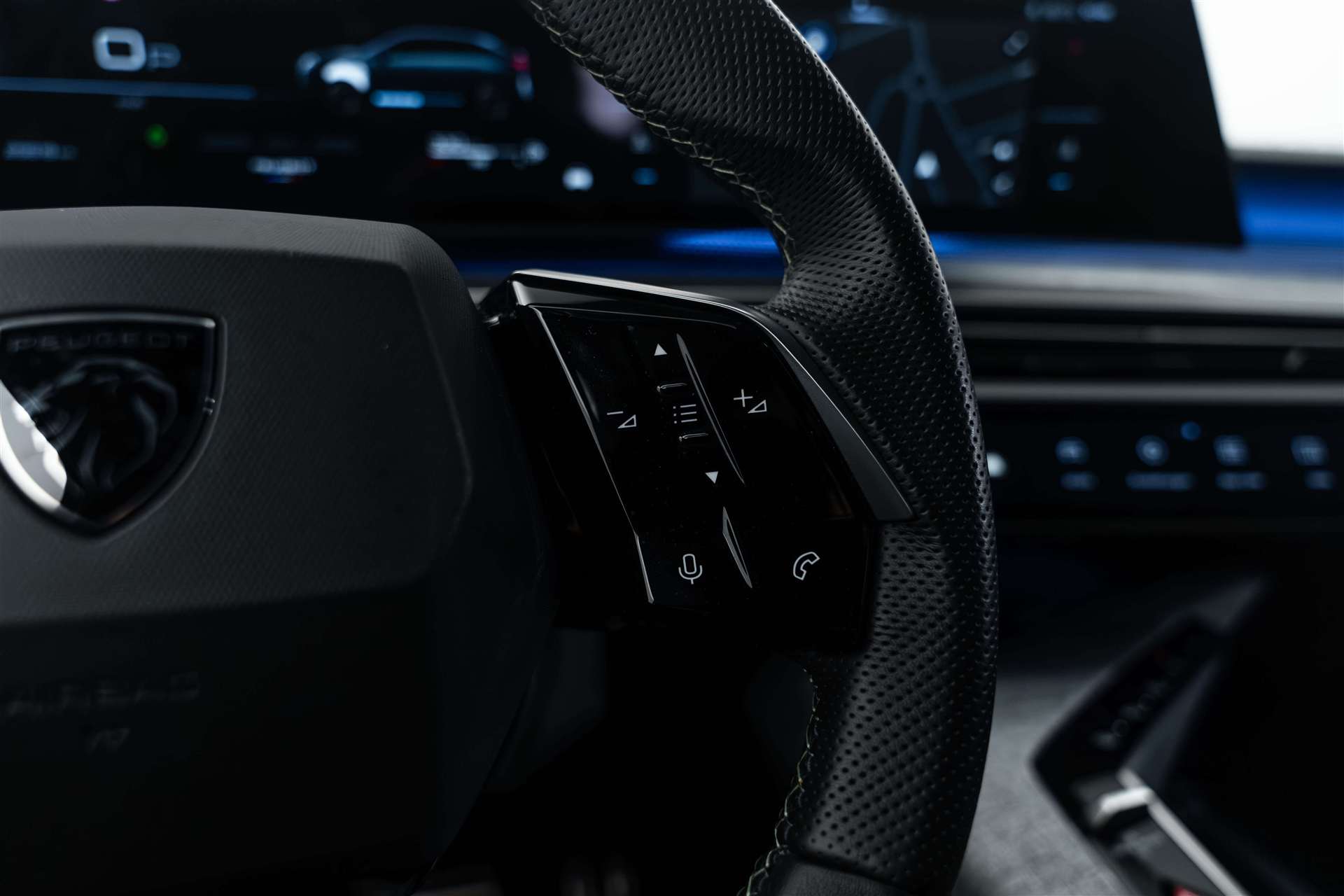PEUGEOT 3008 136 e-DCS6 Hybrid GT-image-15