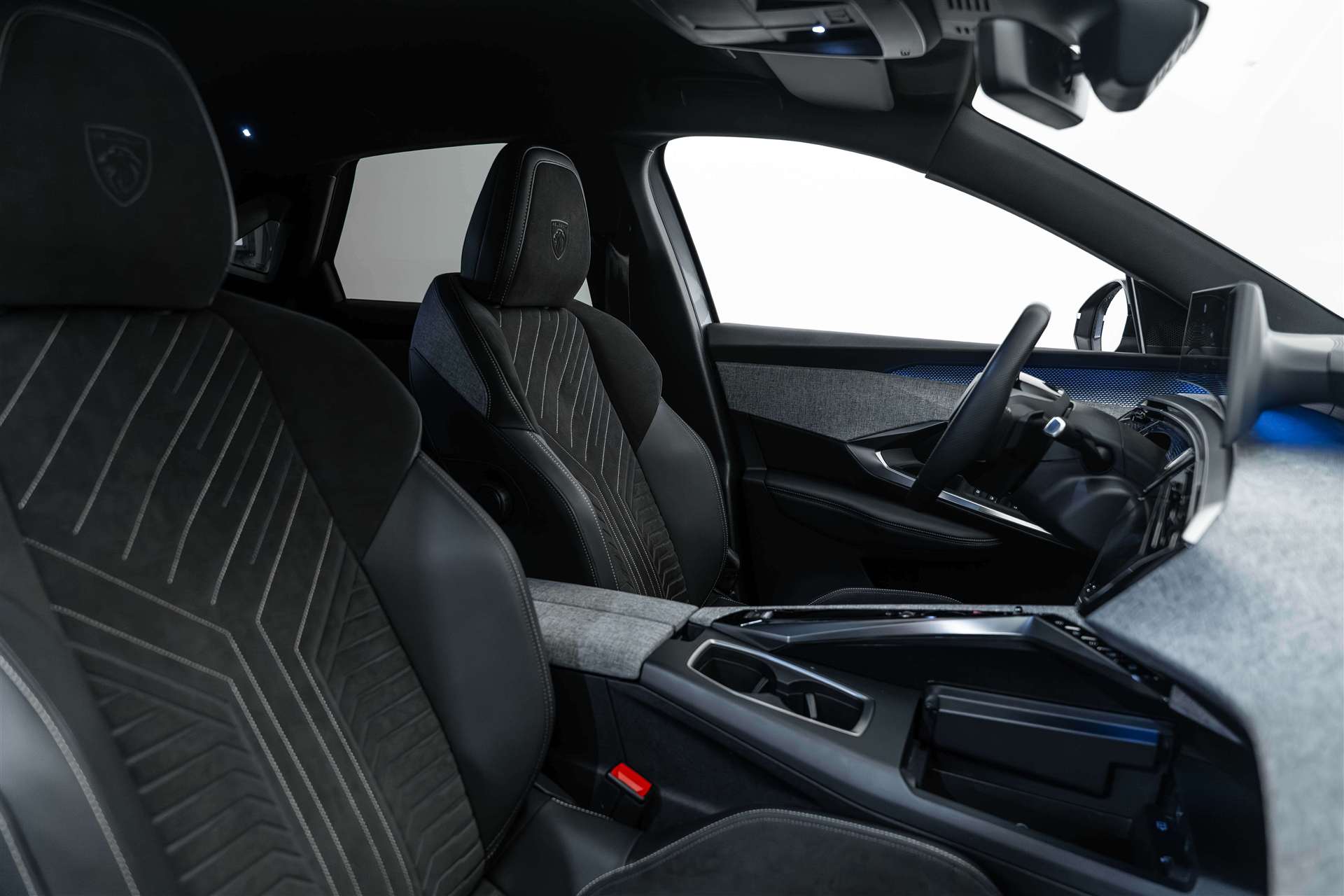 PEUGEOT 3008 136 e-DCS6 Hybrid GT-image-11